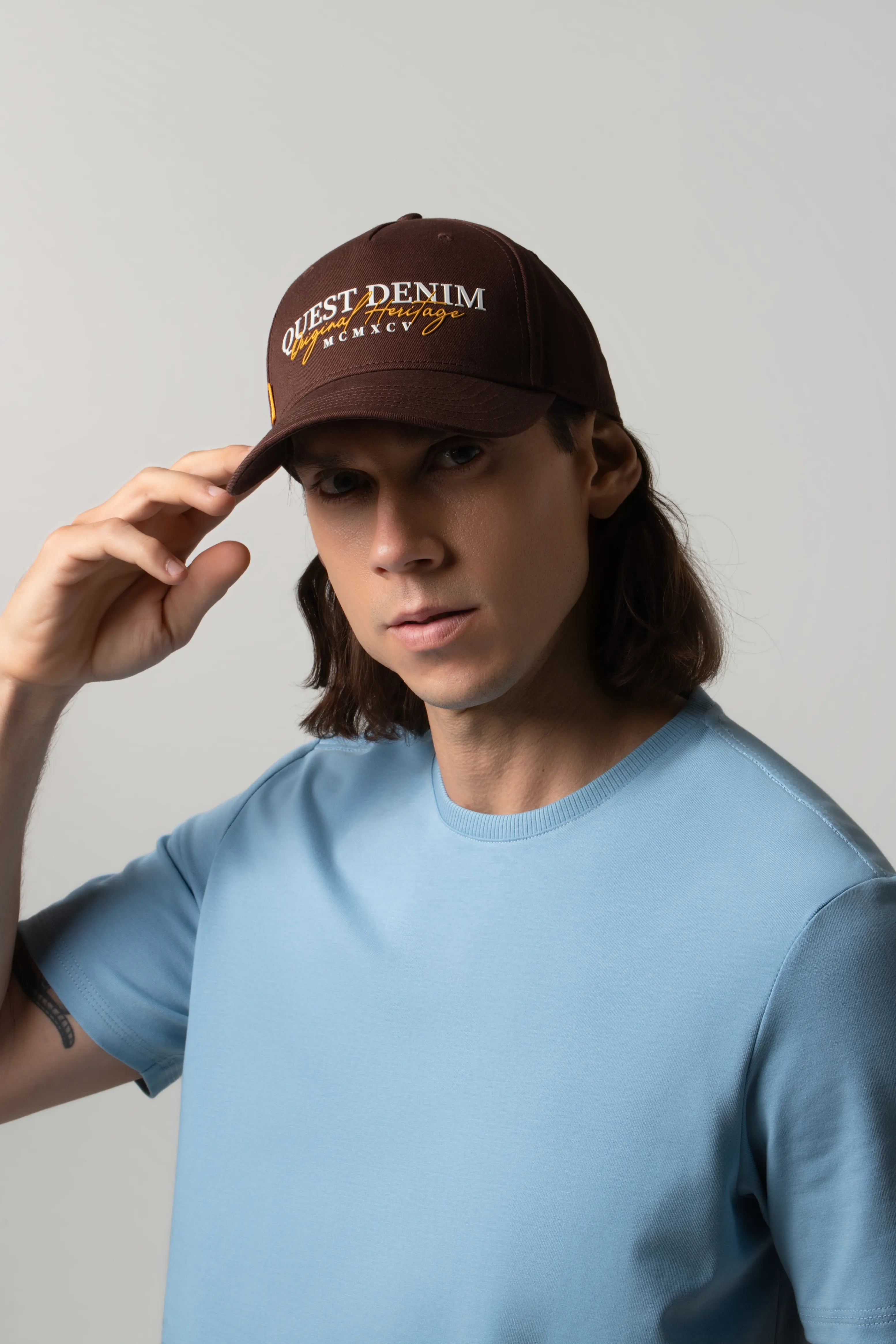 GORRA BEISBOLERA COLOR BRUNETTE