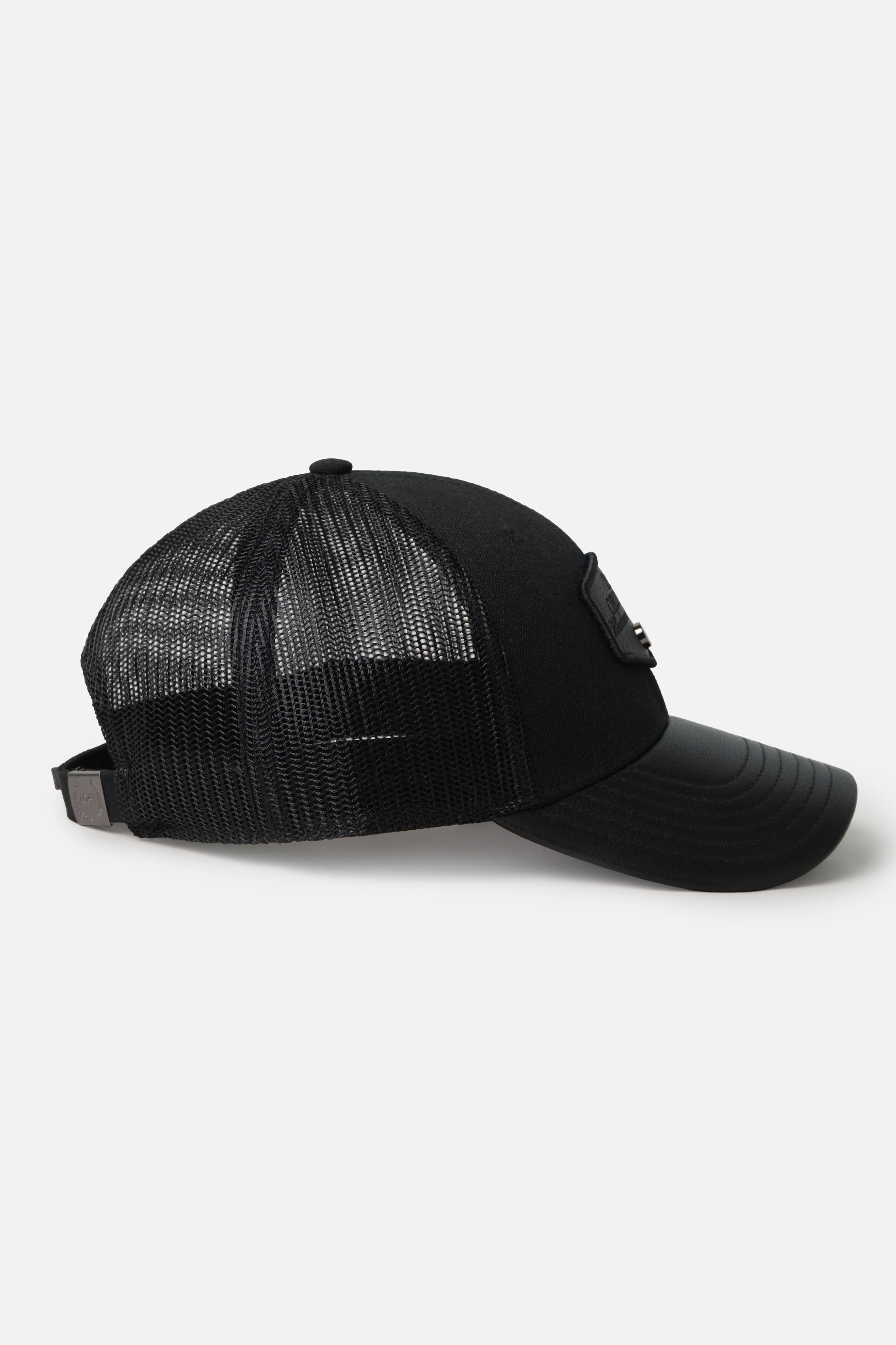 GORRA CAMIONERA COLOR NEGRO