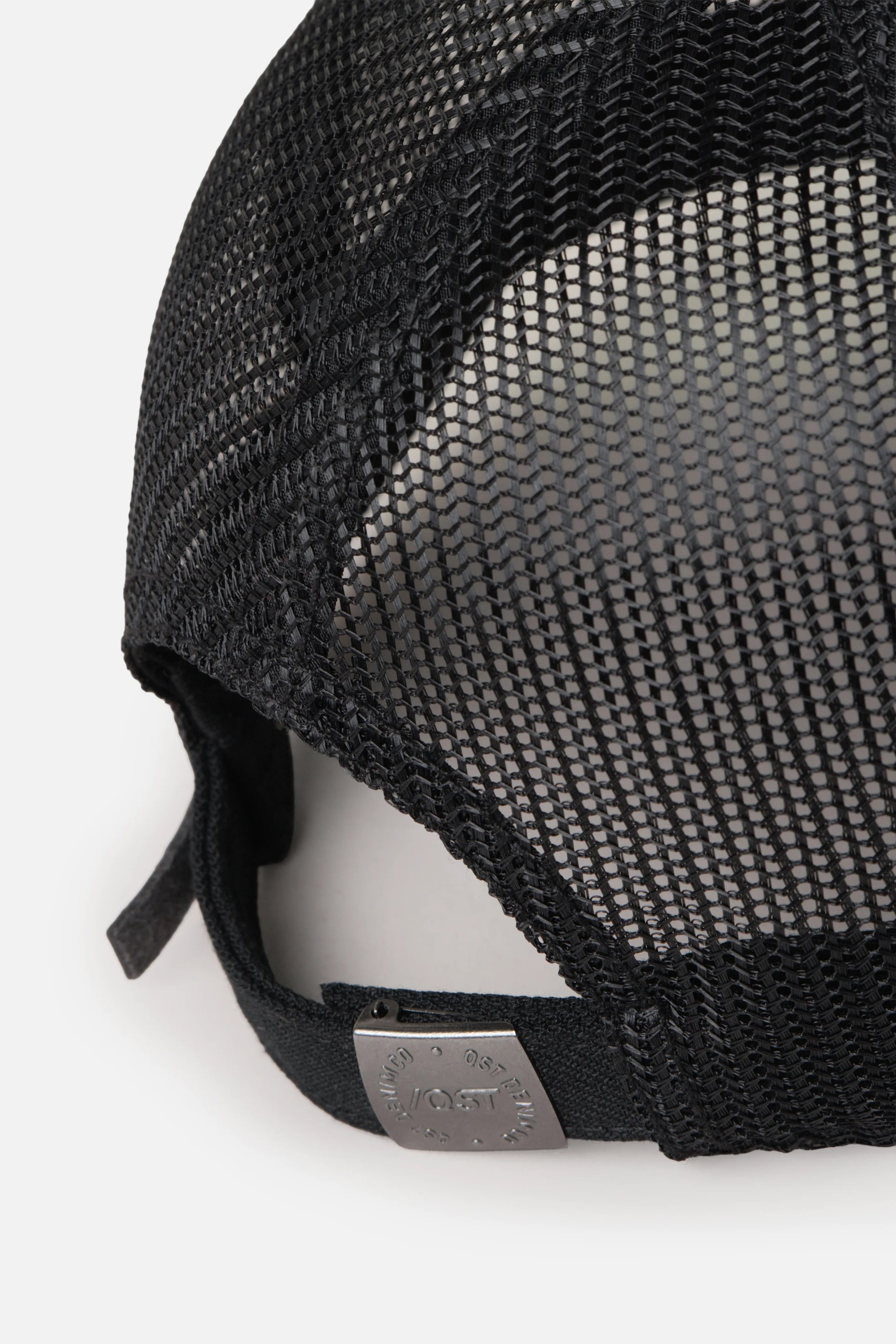 GORRA CAMIONERA COLOR NEGRO