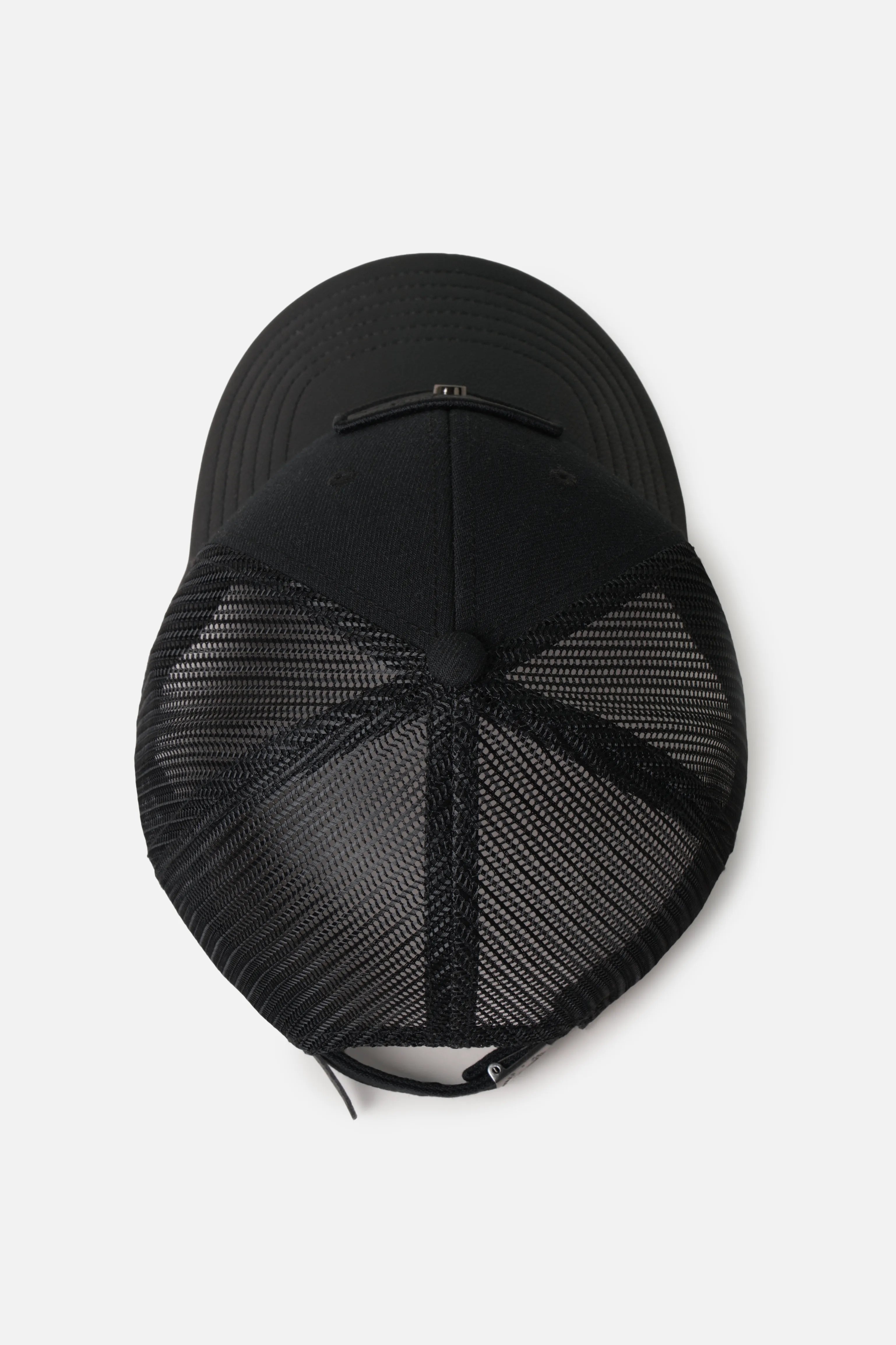 GORRA CAMIONERA COLOR NEGRO