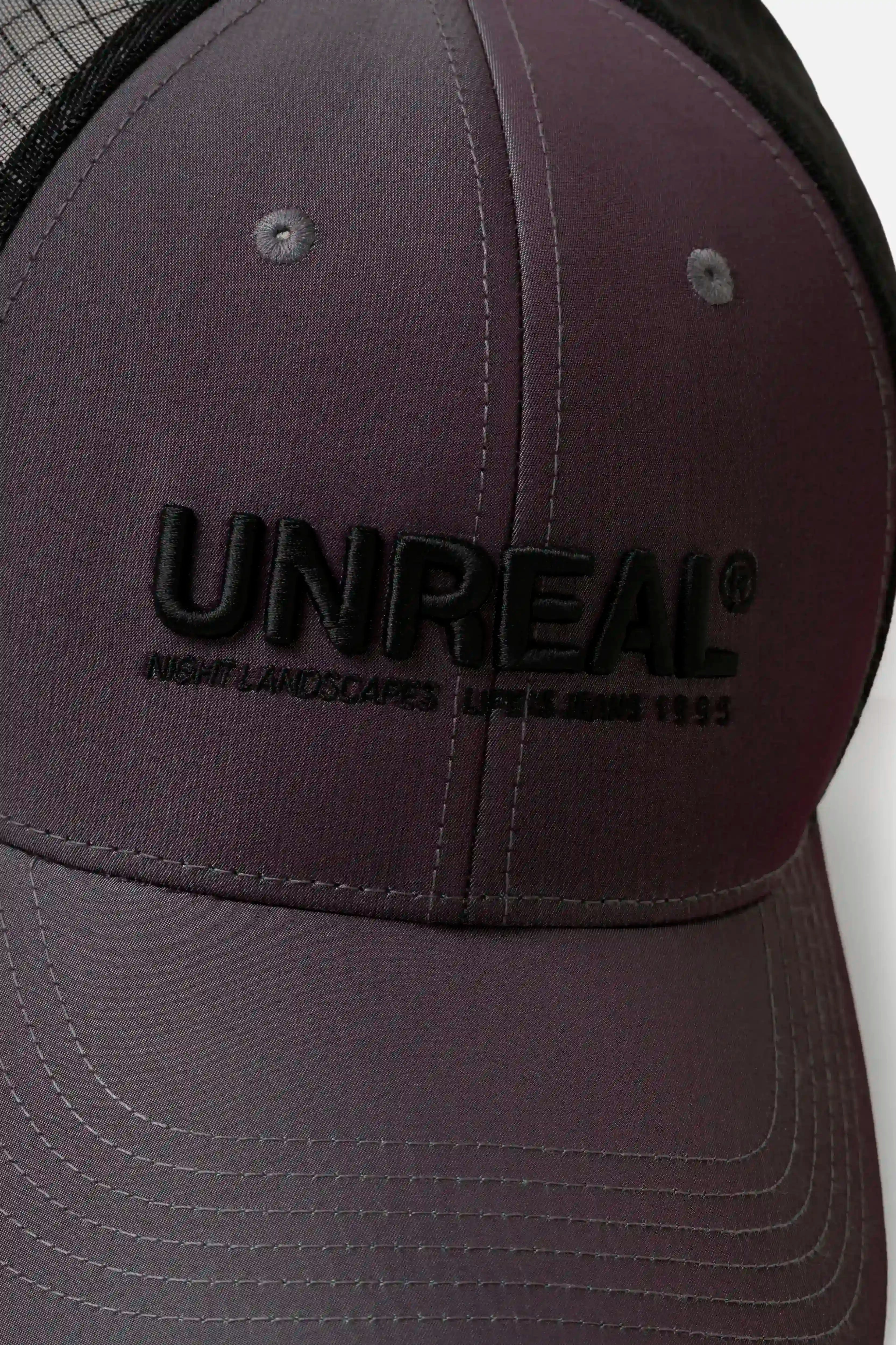 GORRA CAMIONERA COLOR GRIS PURPURA