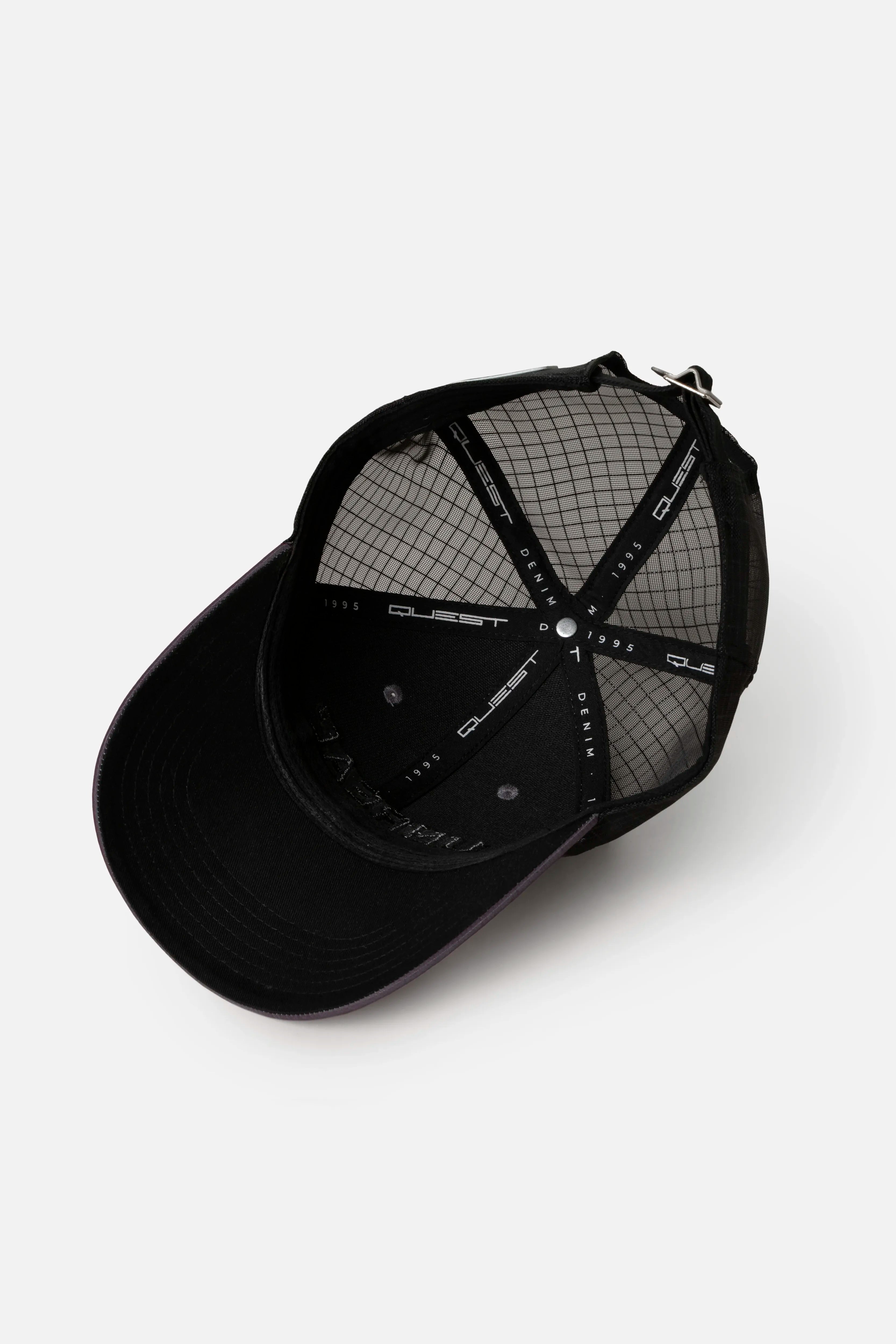 GORRA CAMIONERA COLOR GRIS PURPURA