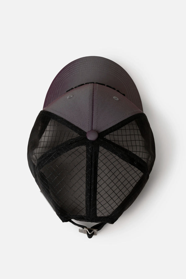 GORRA CAMIONERA COLOR GRIS PURPURA