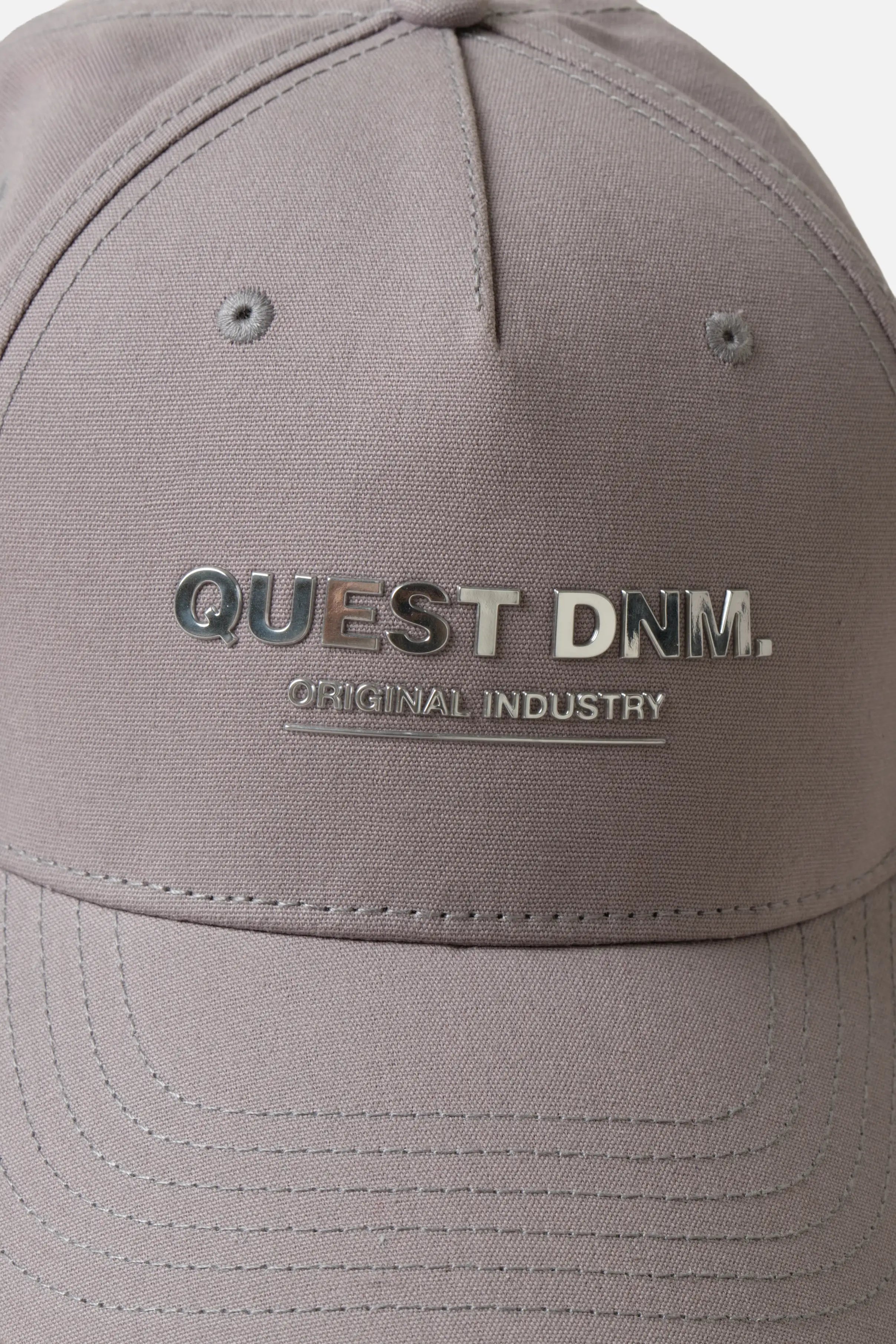 GORRA BEISBOLERA COLOR PLATEADO