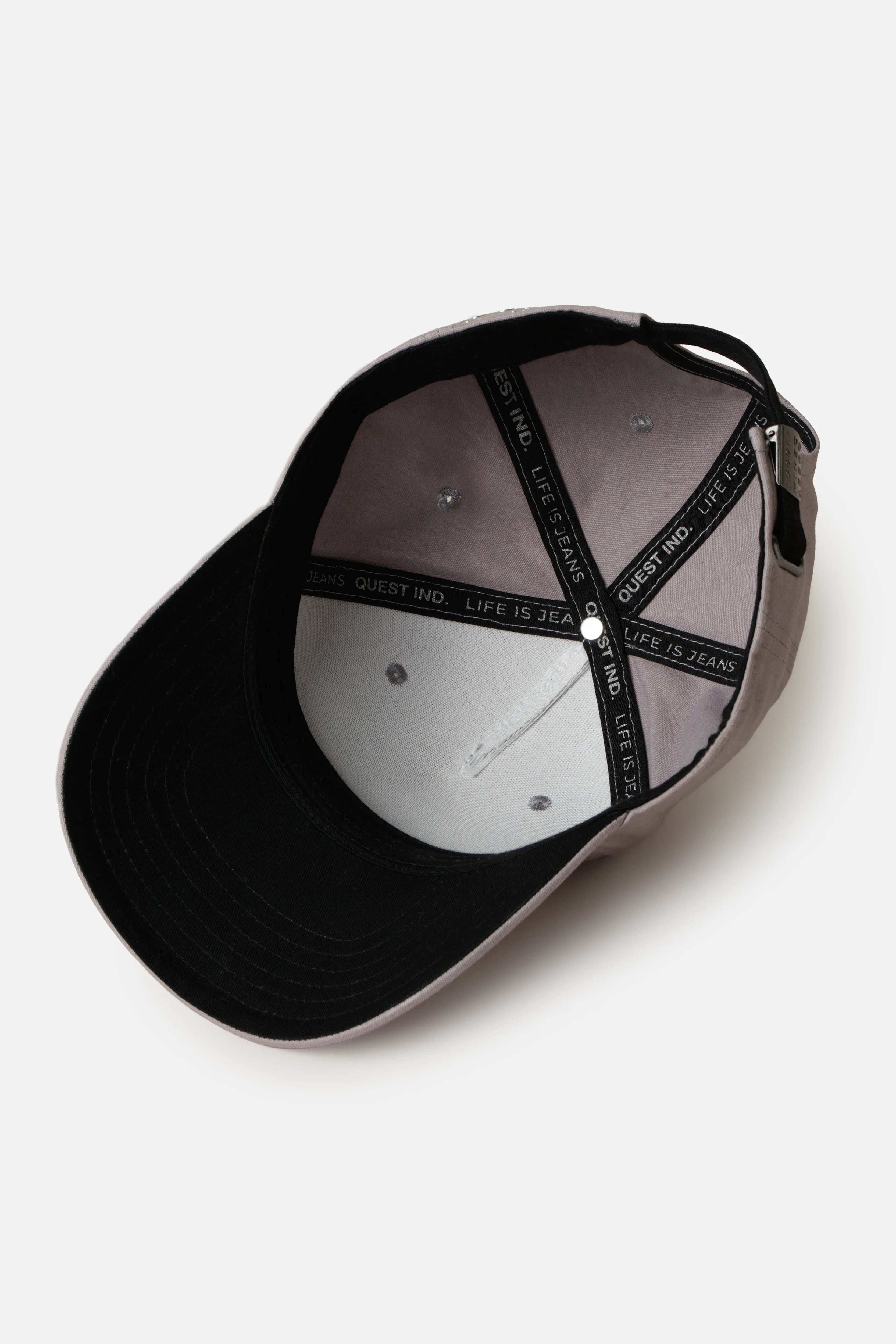 GORRA BEISBOLERA COLOR PLATEADO