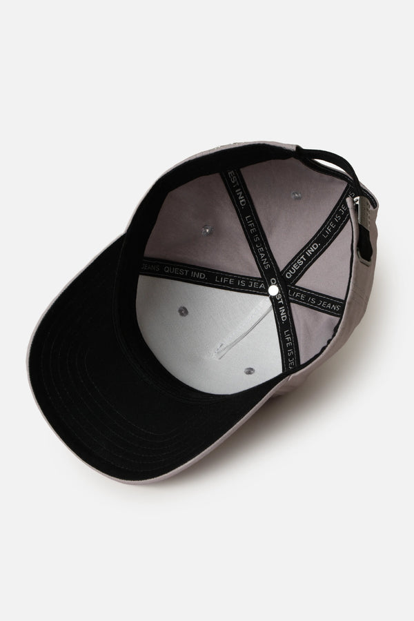 GORRA BEISBOLERA COLOR PLATEADO