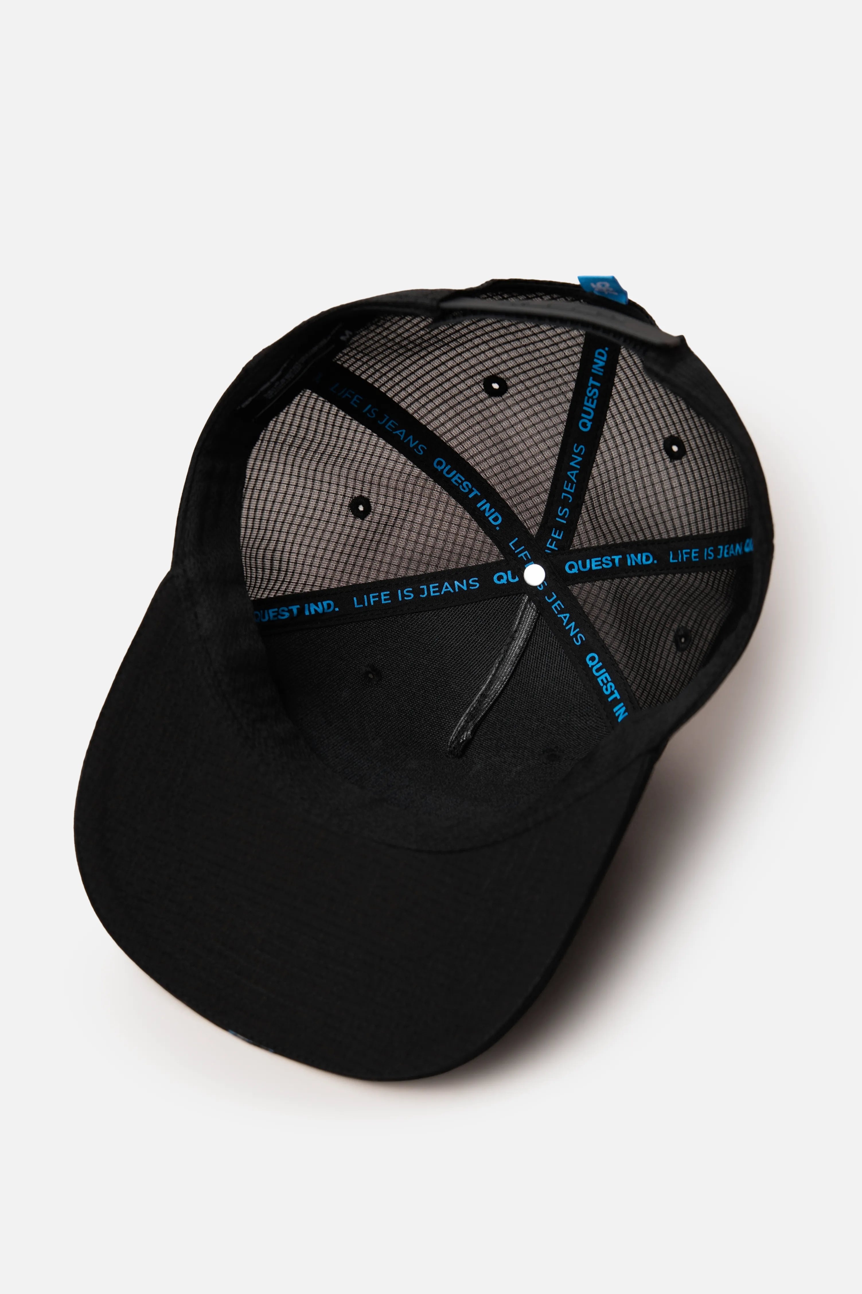 GORRA CAMIONERA COLOR NEGRO