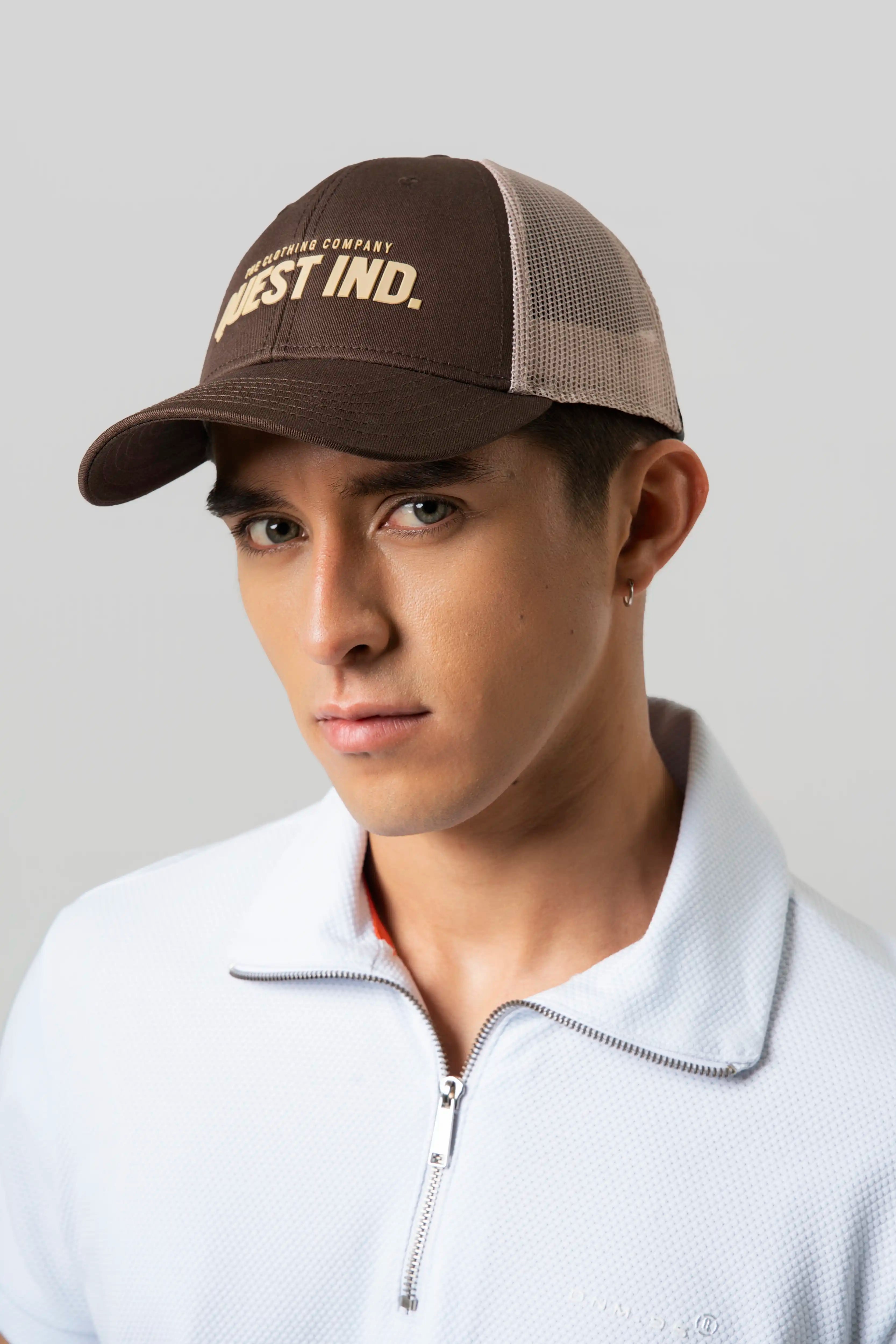 GORRA CAMIONERA COLOR BRUNETTE