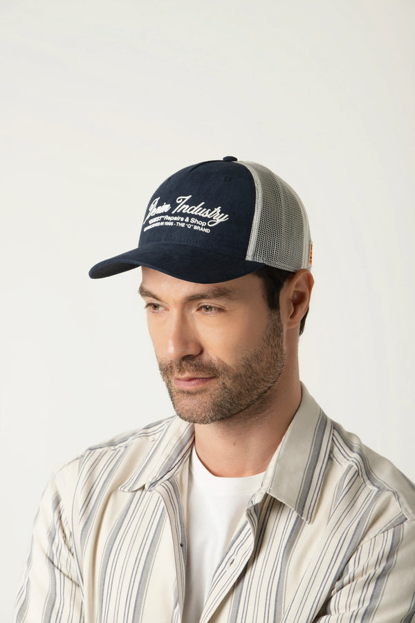 GORRA CAMIONERA COLOR AZUL OSCURO