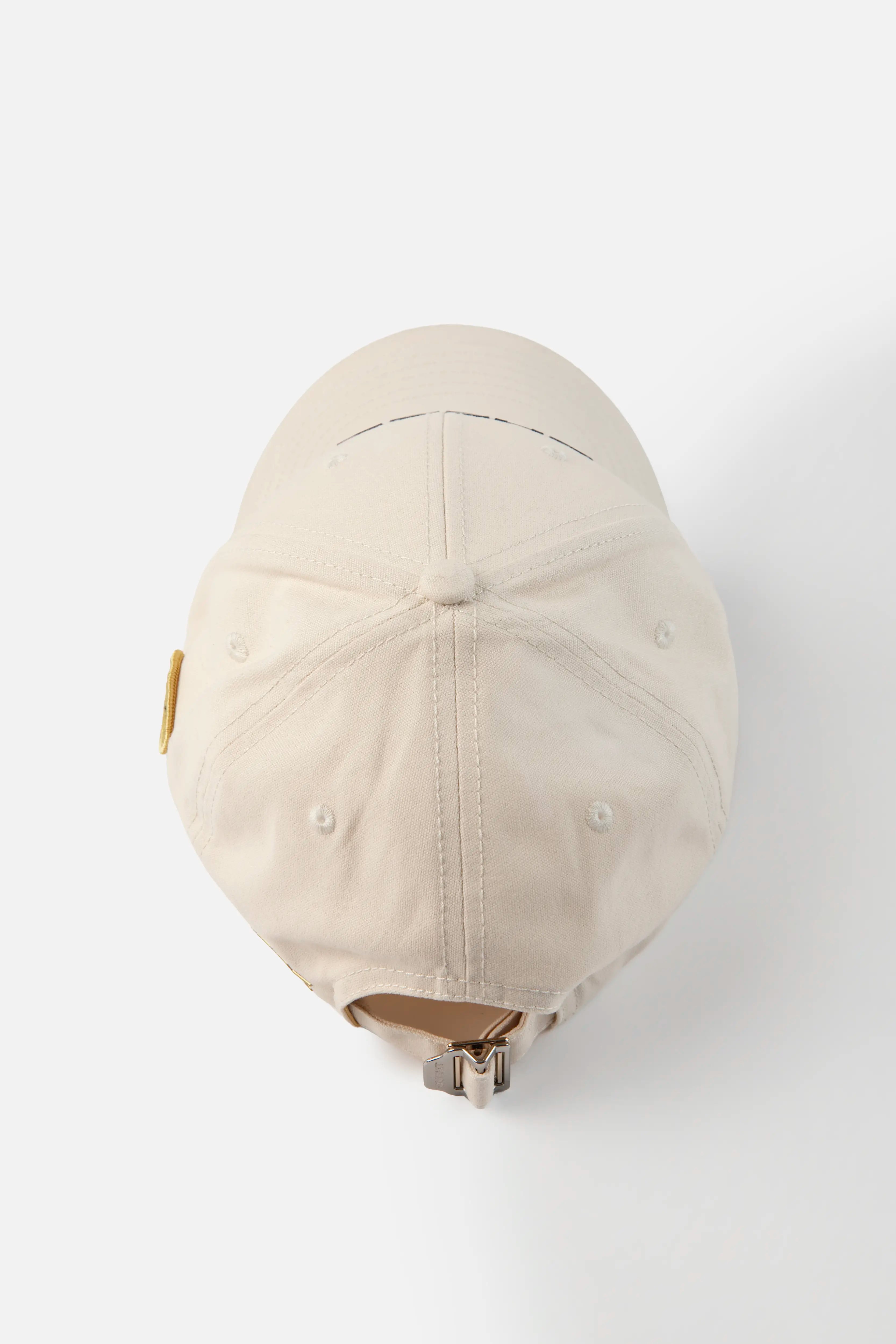 GORRA BEISBOLERA COLOR IVORY