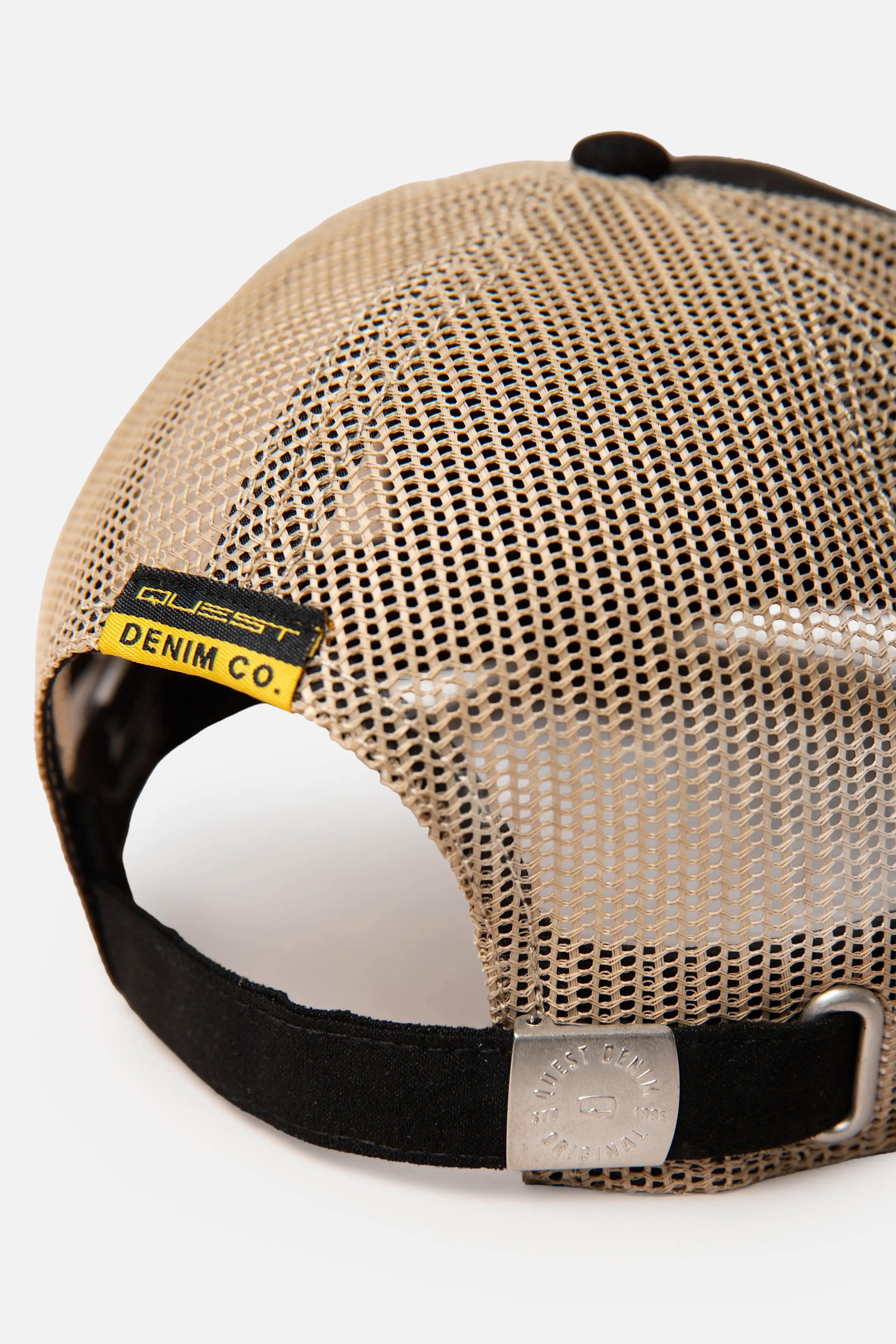 GORRA CAMIONERA COLOR NEGRO