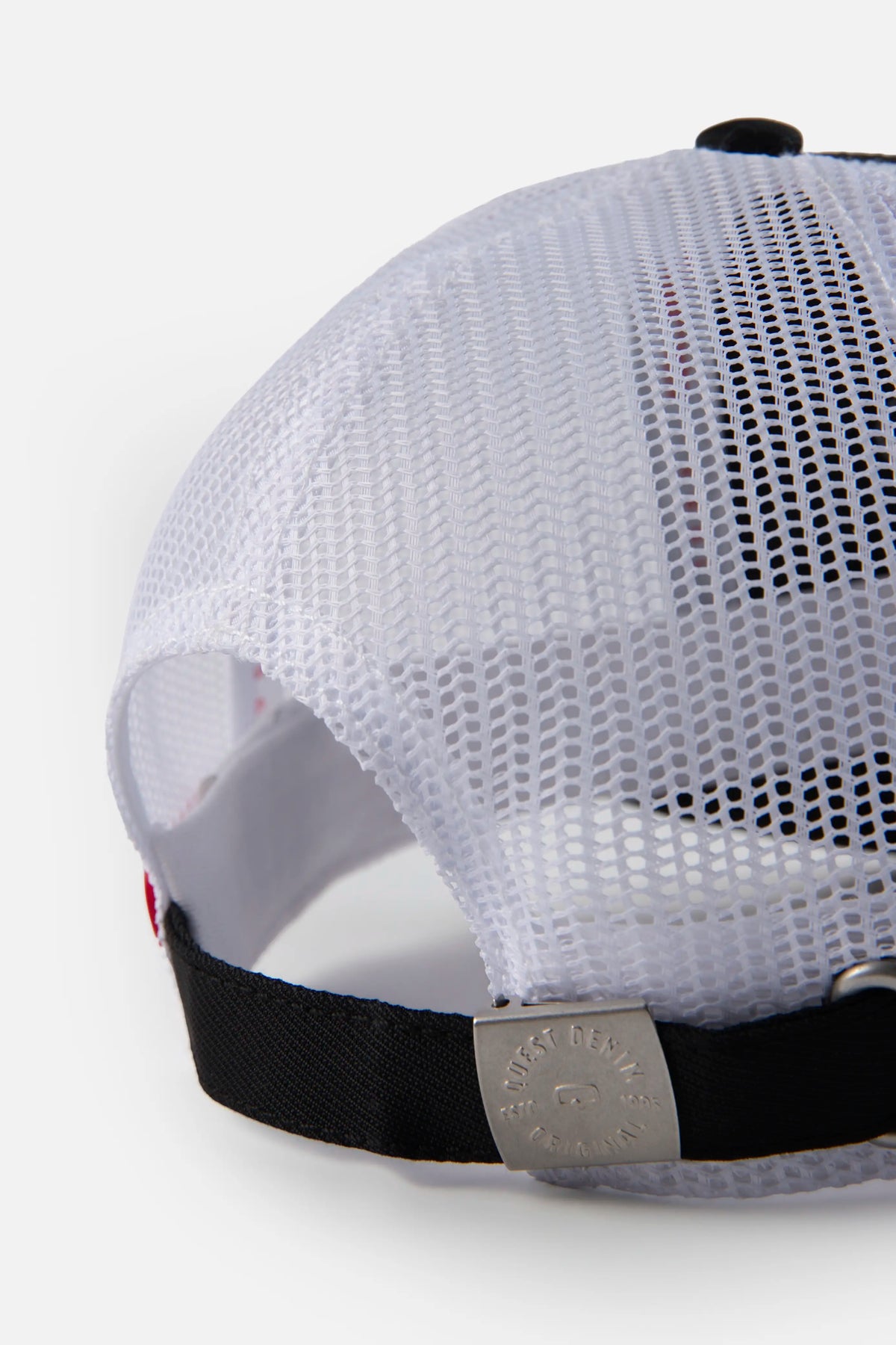 GORRA CAMIONERA COLOR NEGRO