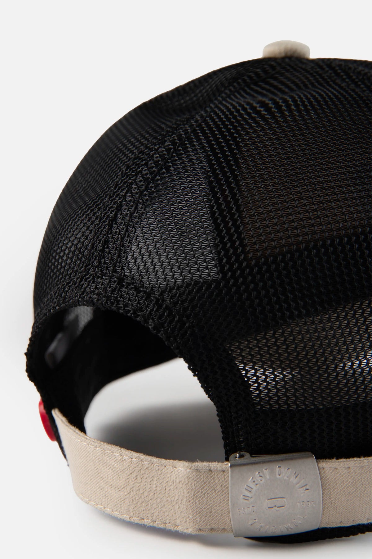 GORRA CAMIONERA COLOR WHITECAP GRAY