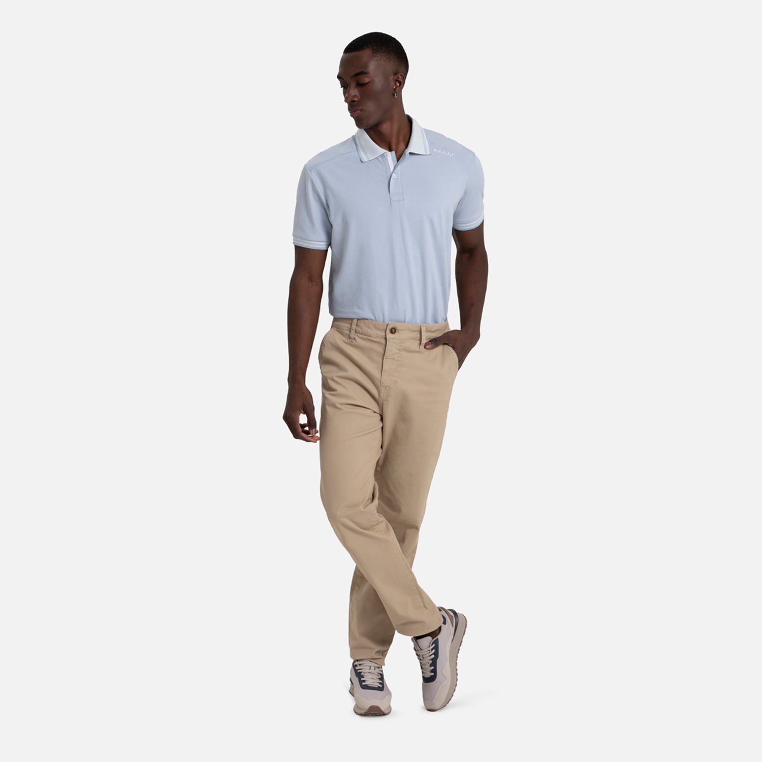 PANTALON TIPO CHINO COLOR BEIGE