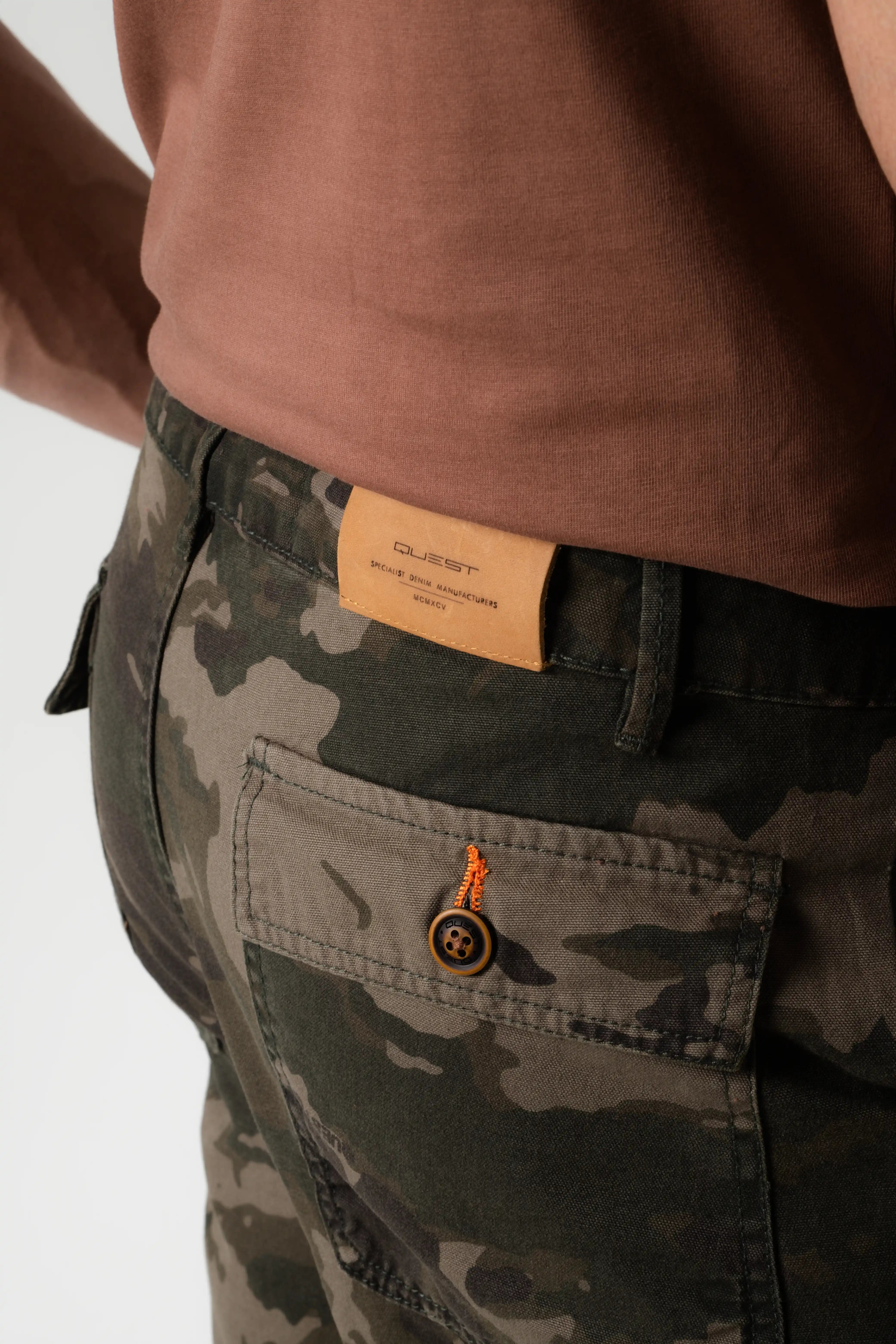 PANTALON CARGO COLOR DARK OLIVA