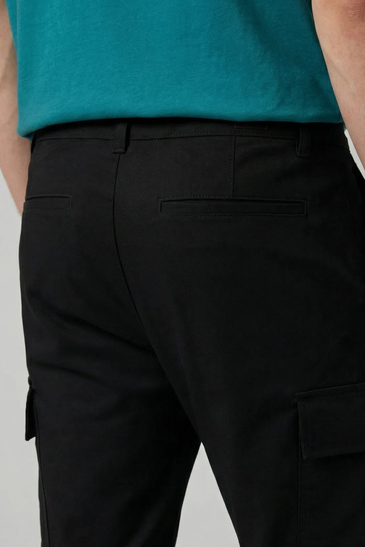 PANTALON CARGO COLOR NEGRO