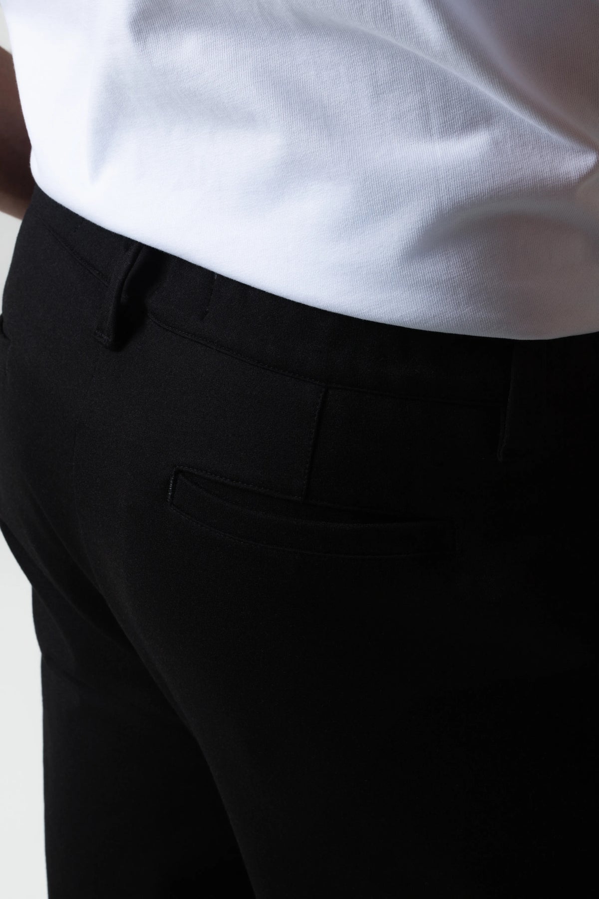 PANTALON TIPO CHINO COLOR NEGRO