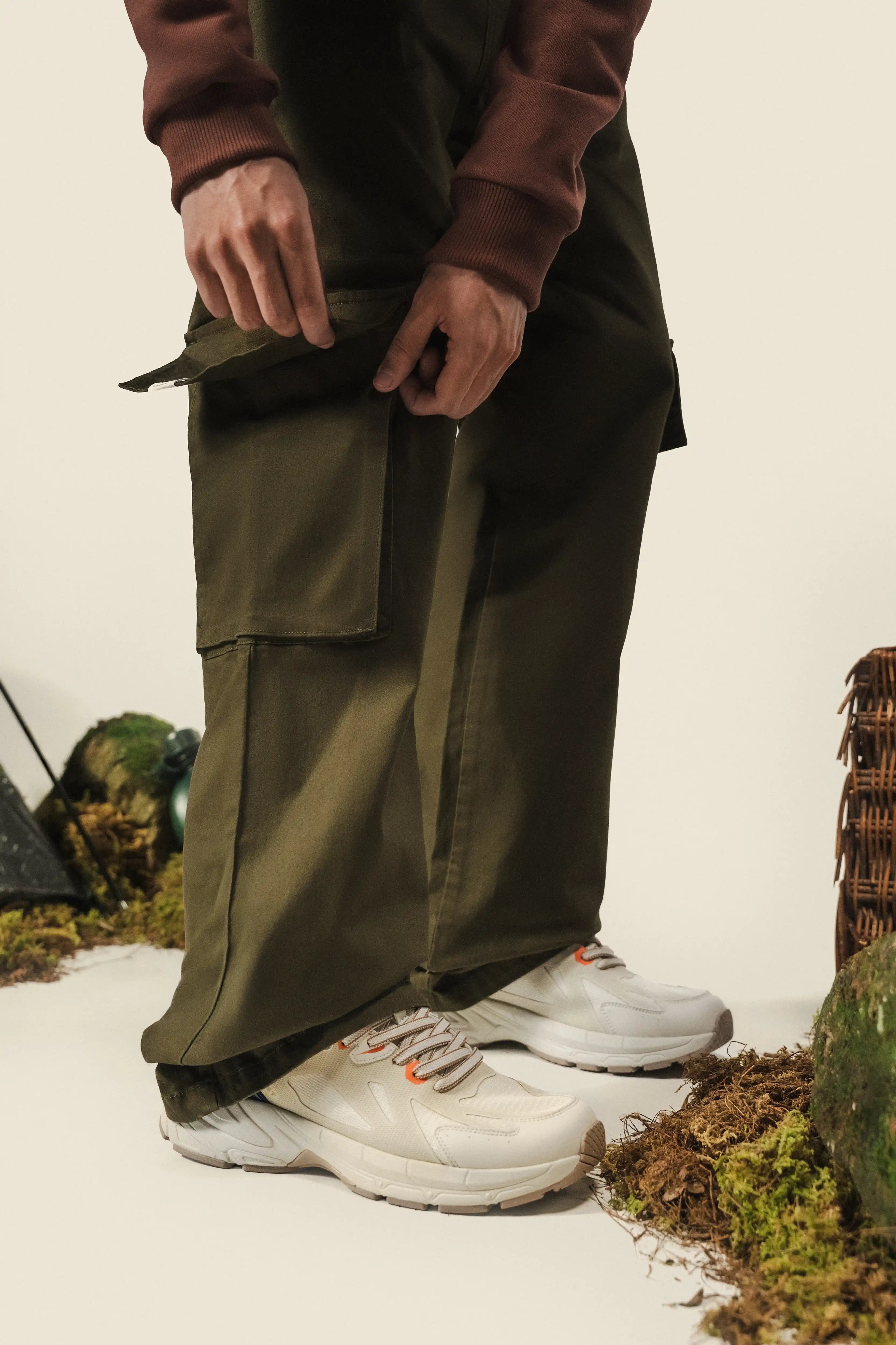 PANTALON CARGO COLOR DARK OLIVA