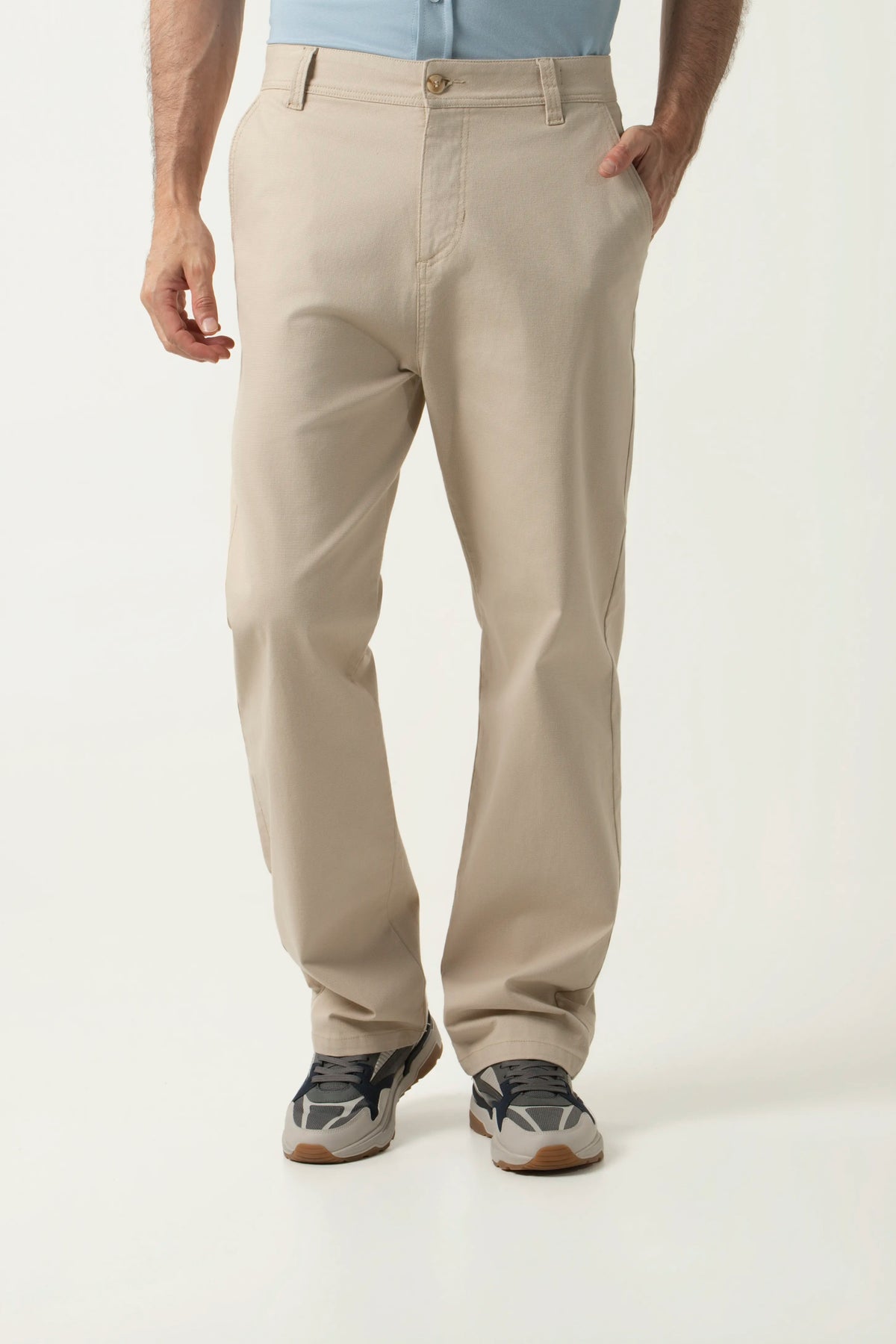 PANTALON TIPO CHINO COLOR KAKI