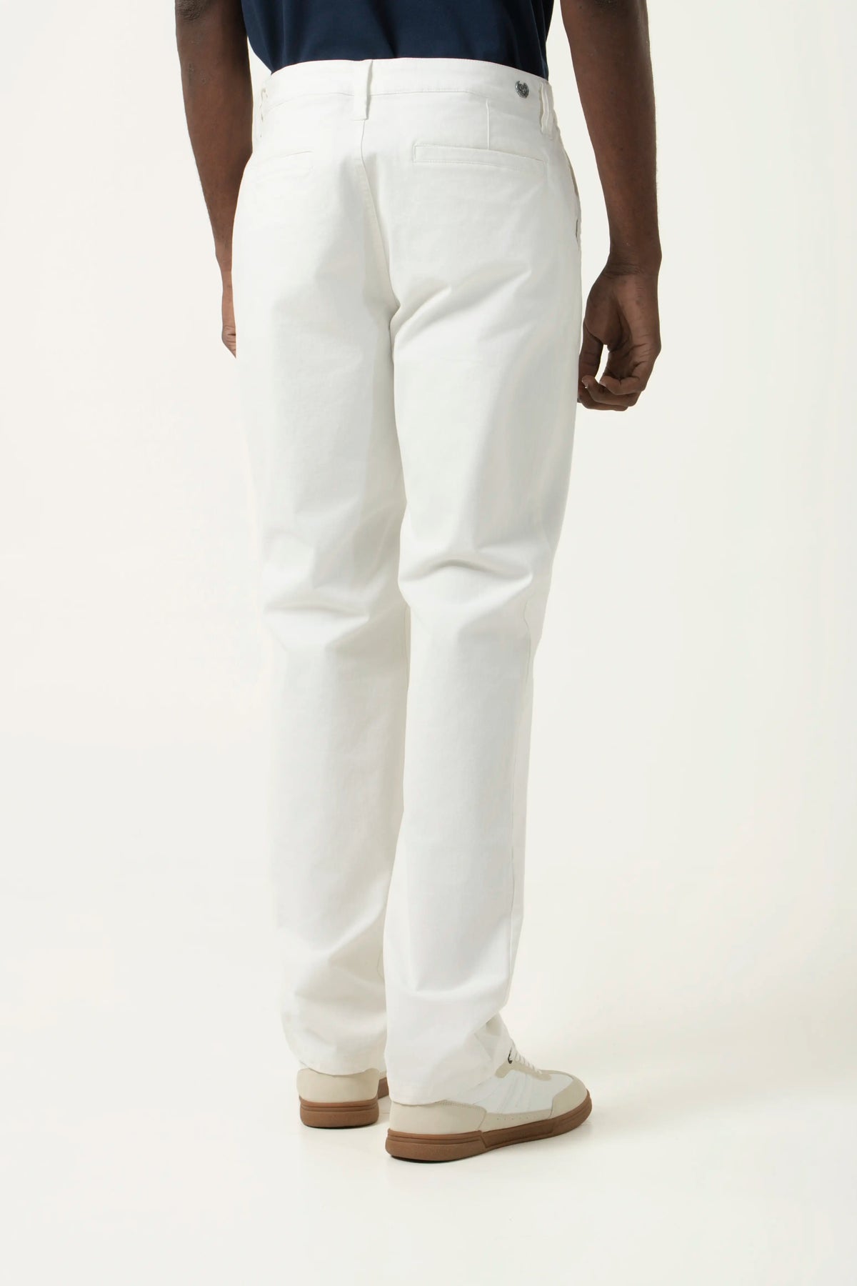 PANTALON TIPO CHINO COLOR BEIGE