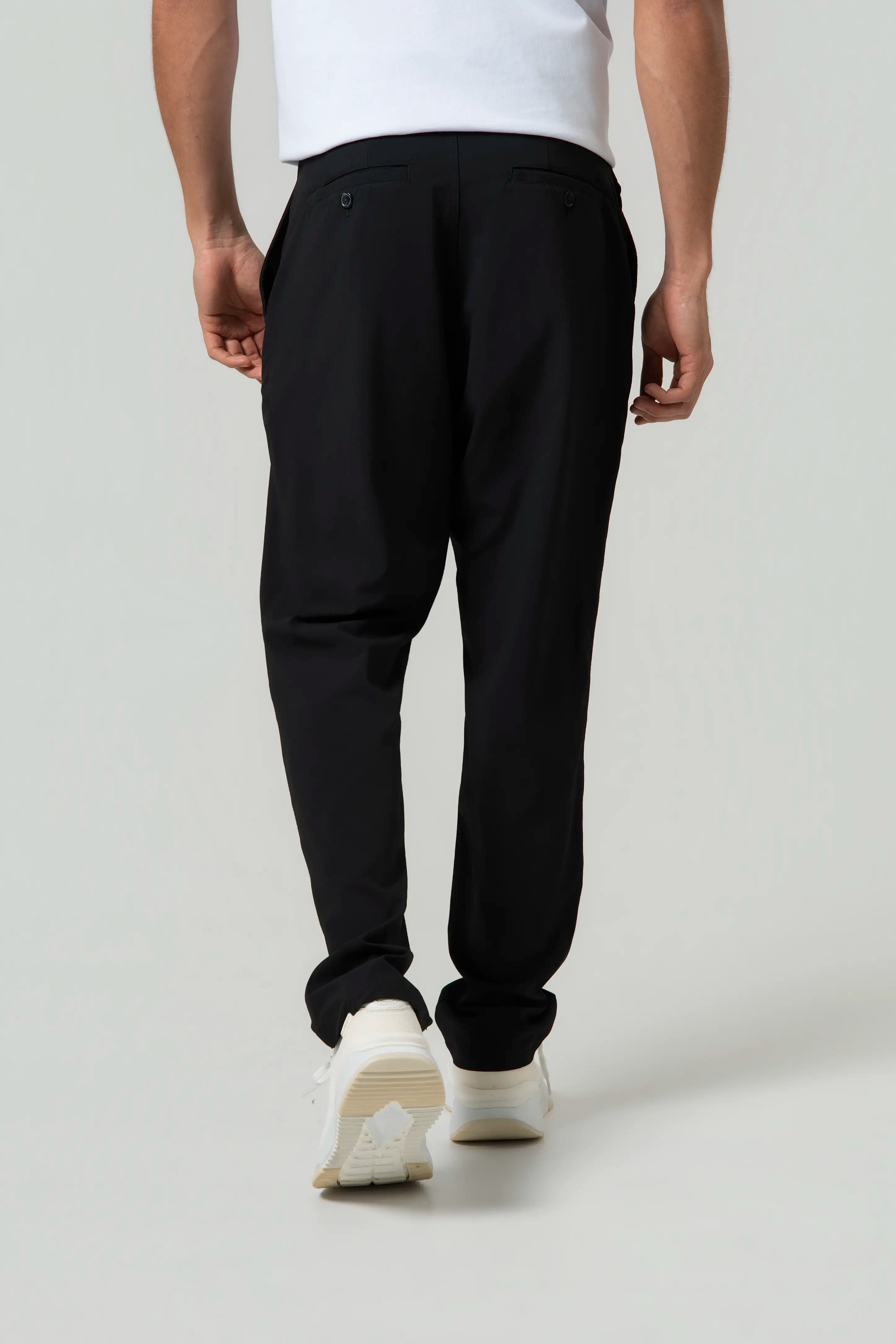 PANTALON TIPO CHINO COLOR NEGRO