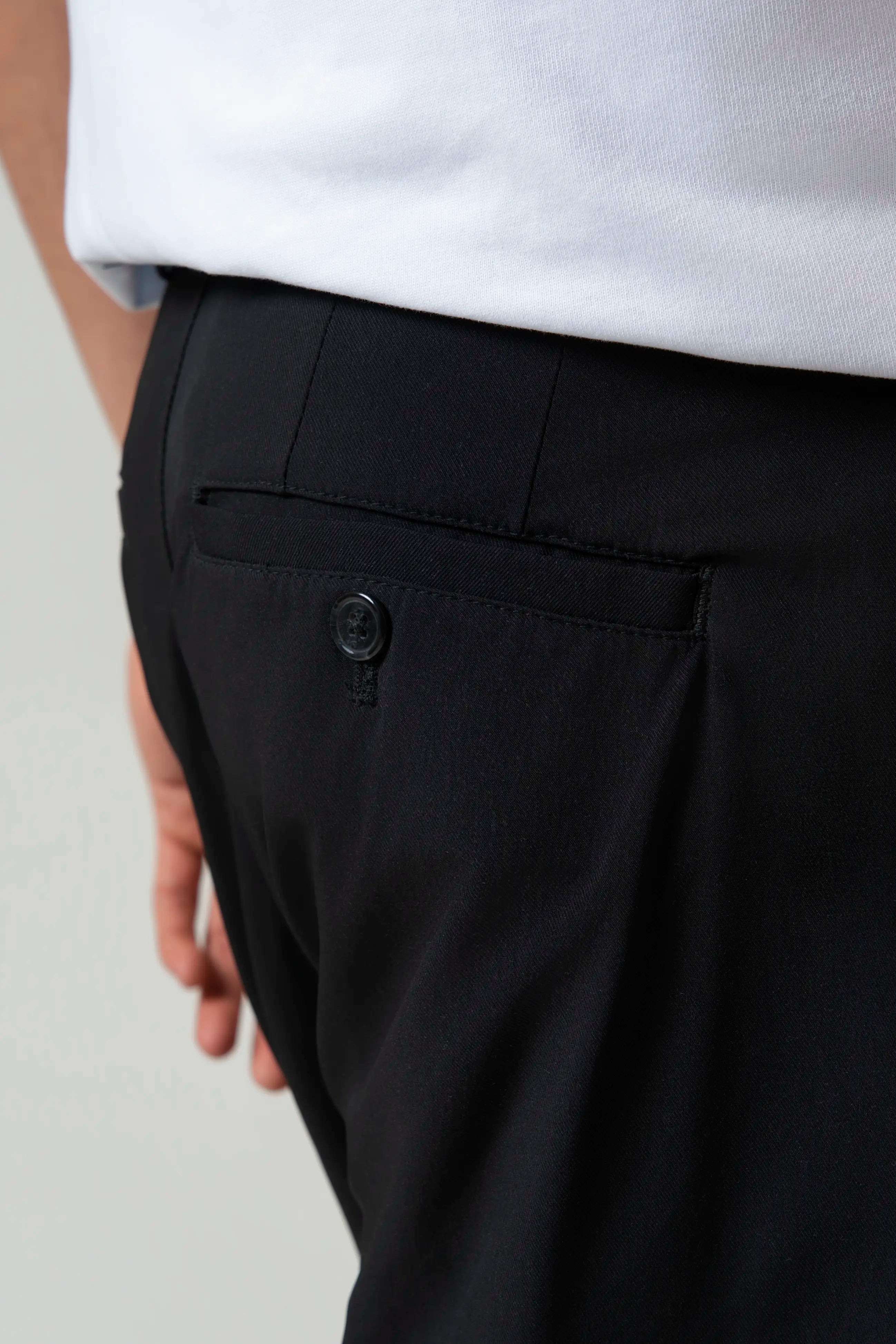 PANTALON TIPO CHINO COLOR NEGRO