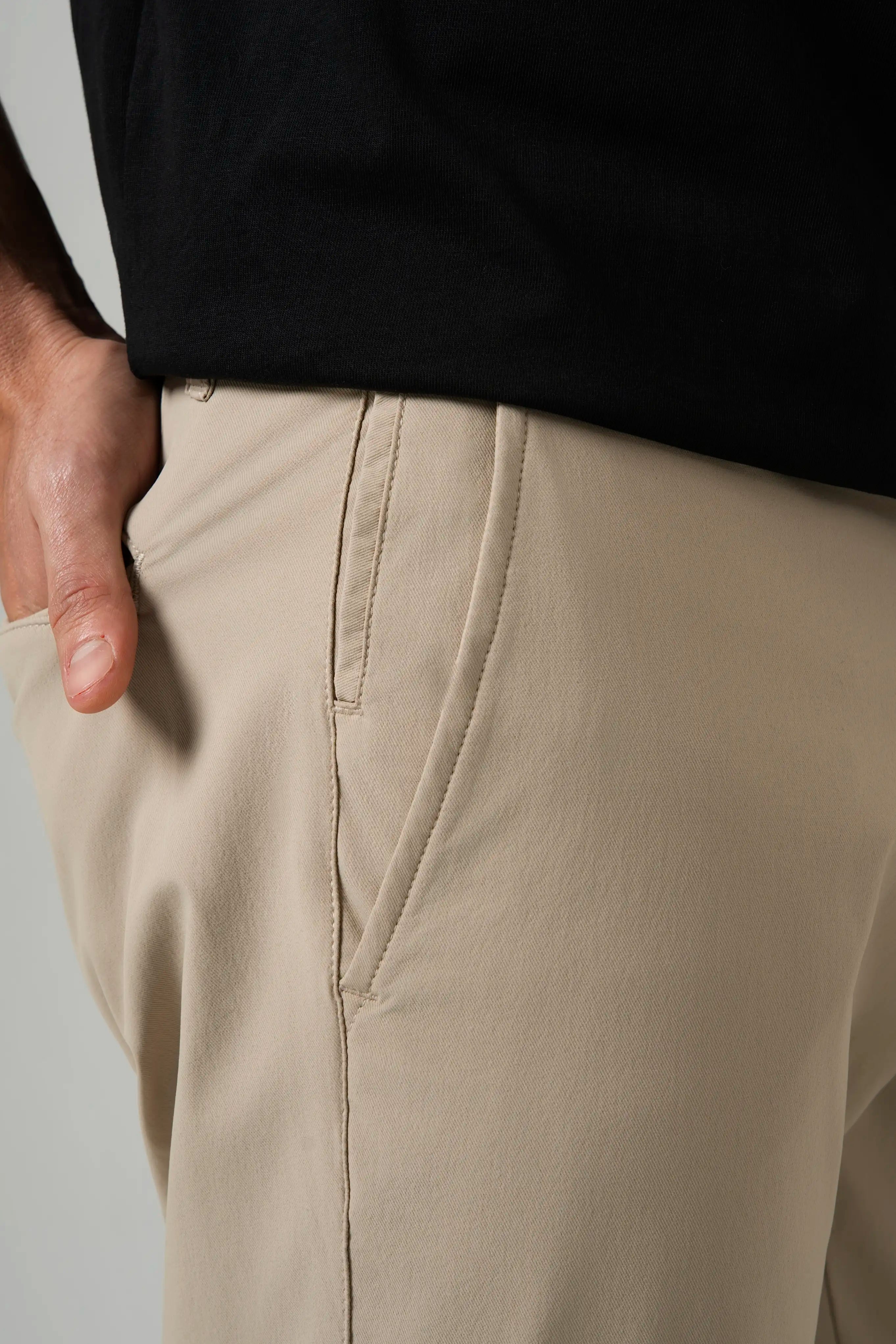 PANTALON TIPO CHINO COLOR BEIGE