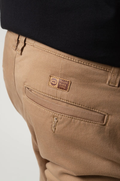 PANTALON CHINO COLOR KAKI