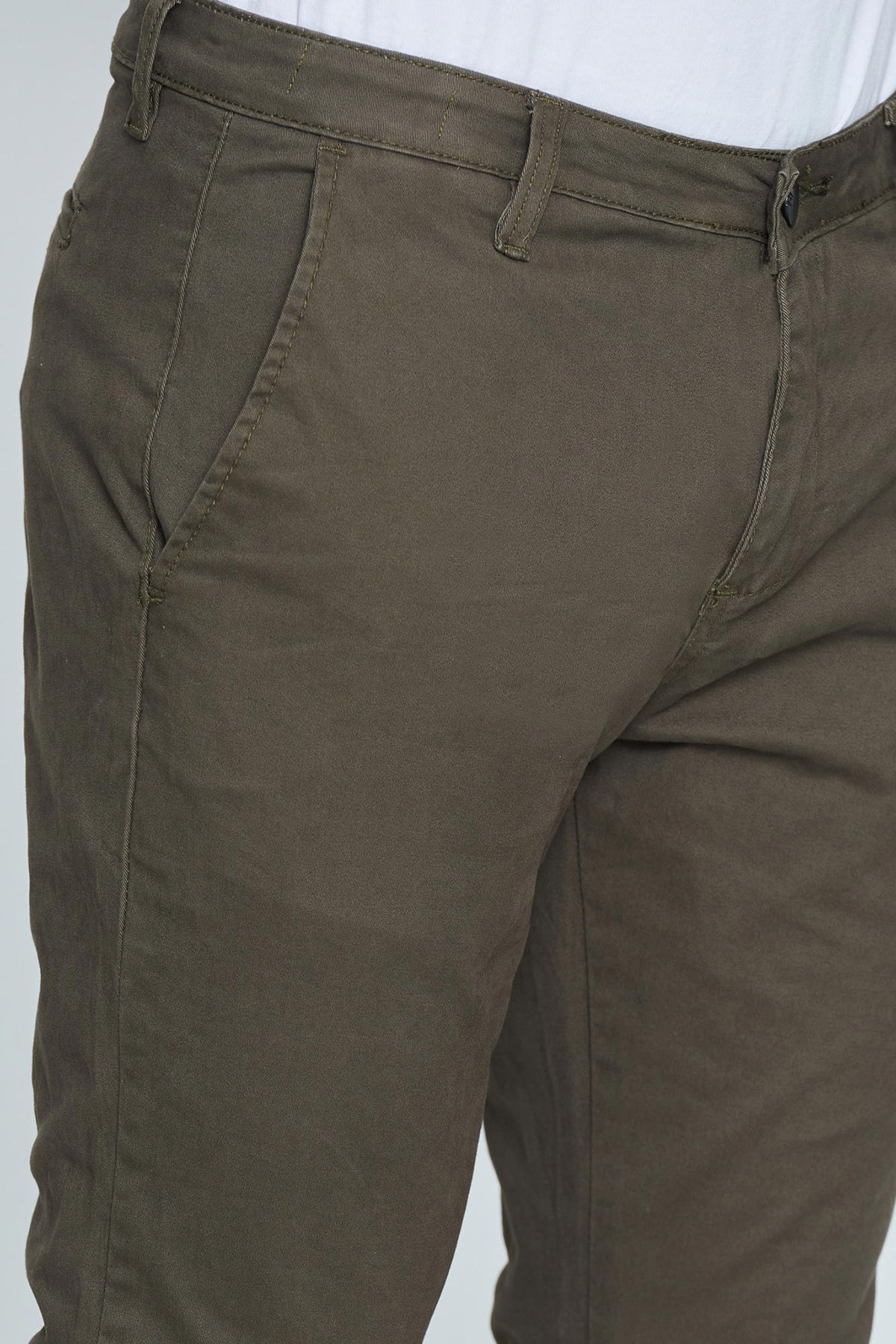 PANTALON CHINO COLOR VERDE MILITAR