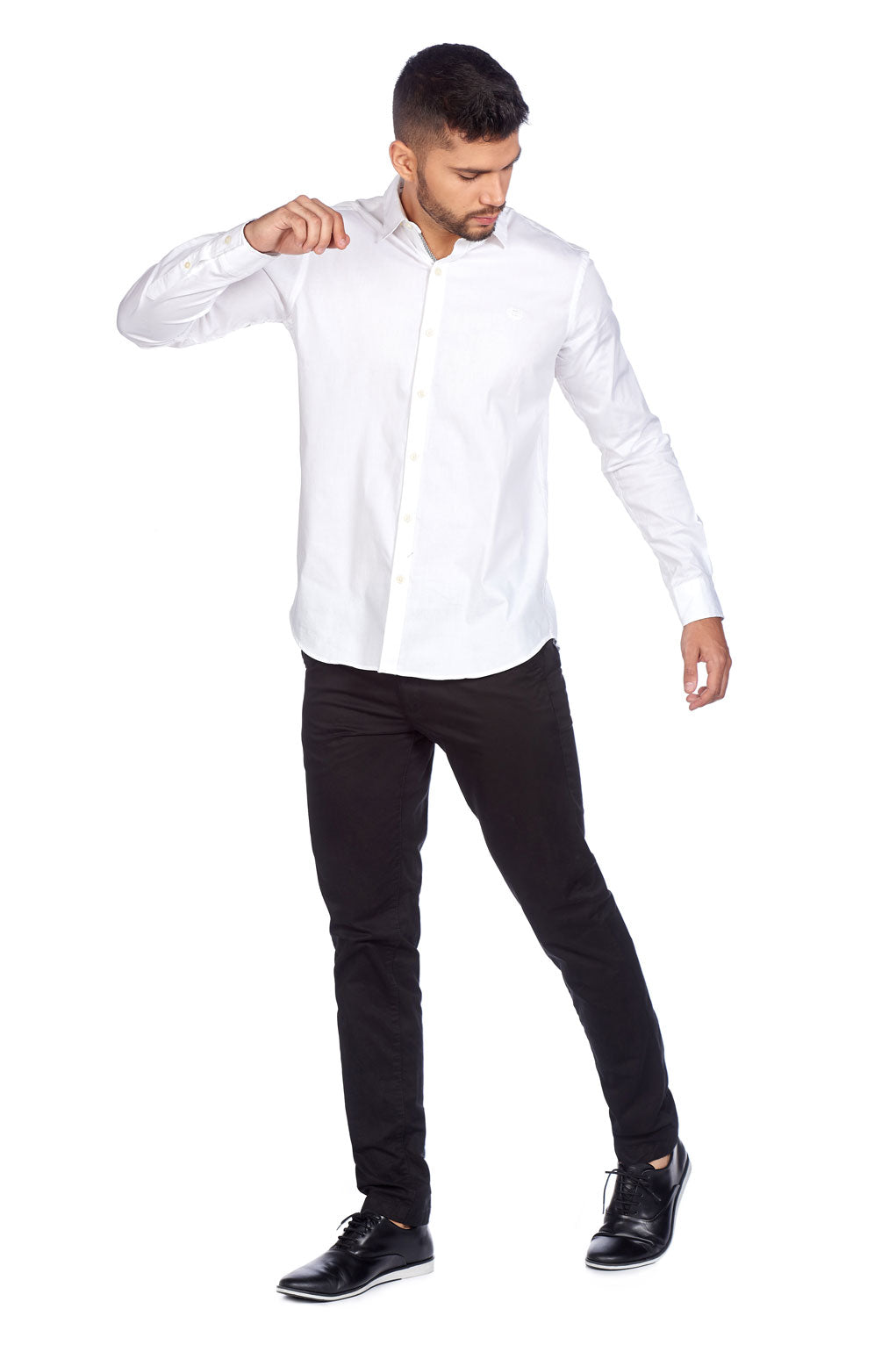 PANTALON CHINO COLOR NEGRO