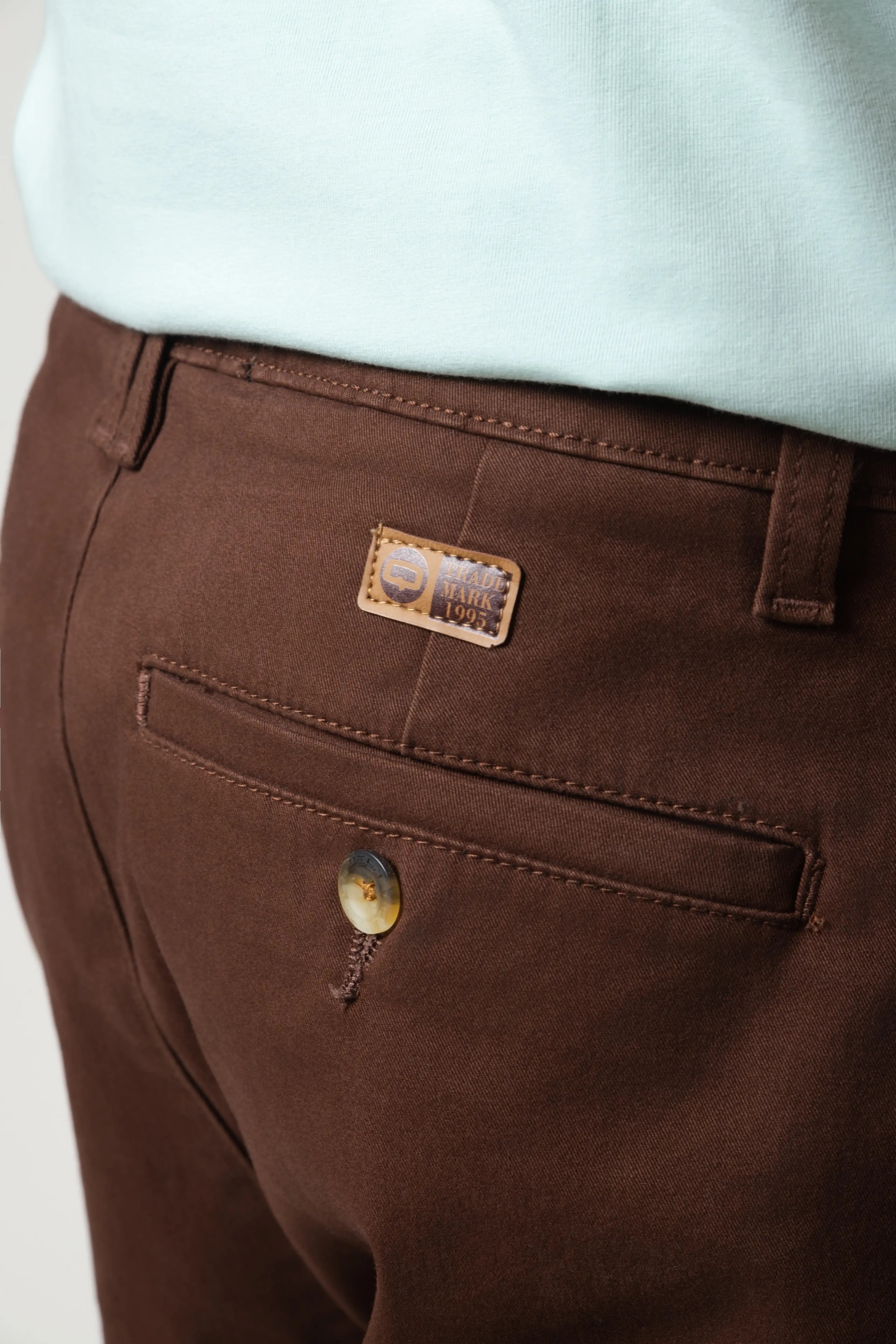 PANTALON CHINO COLOR CHICORY COFFE