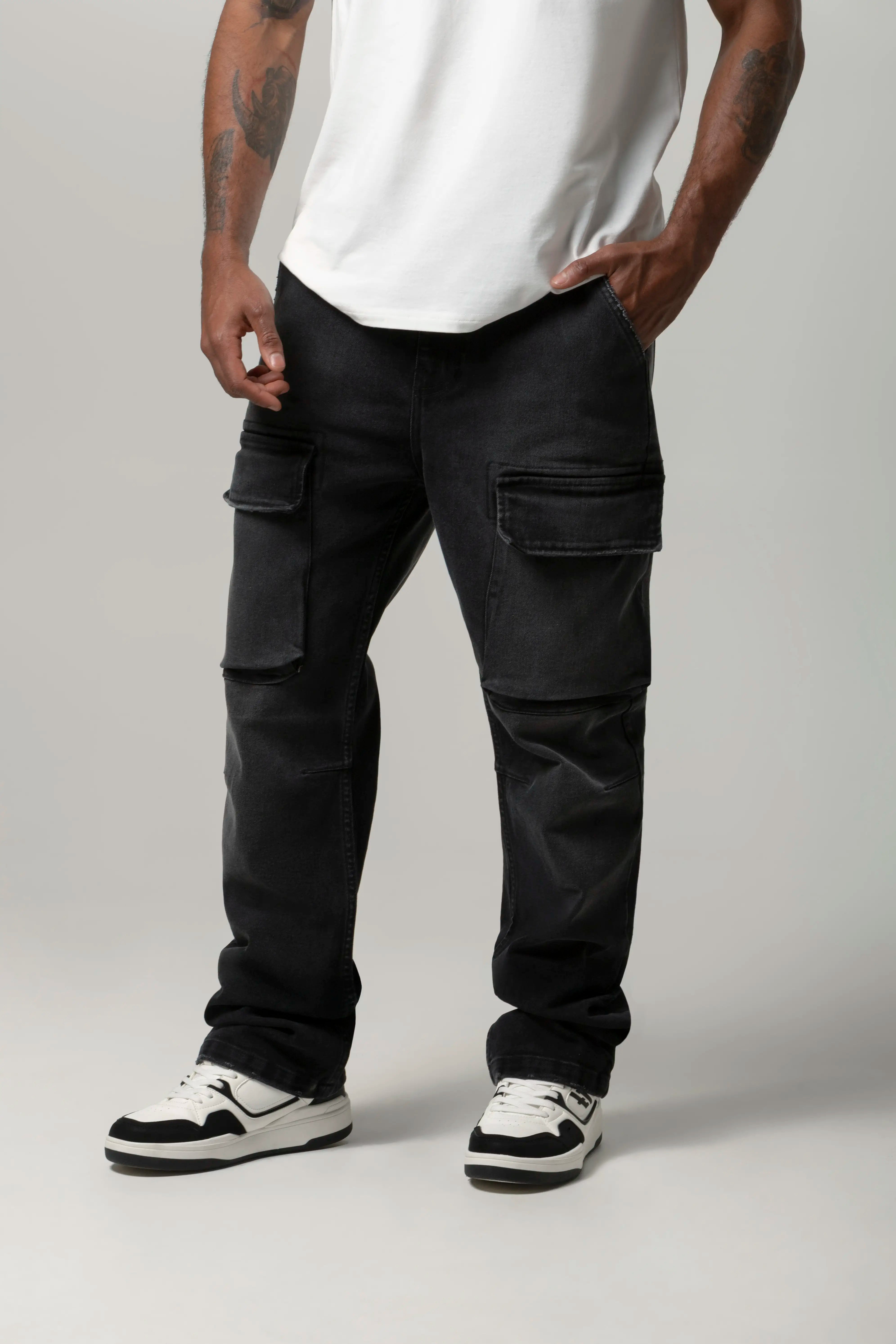 JEAN CARGO COLOR NEGRO