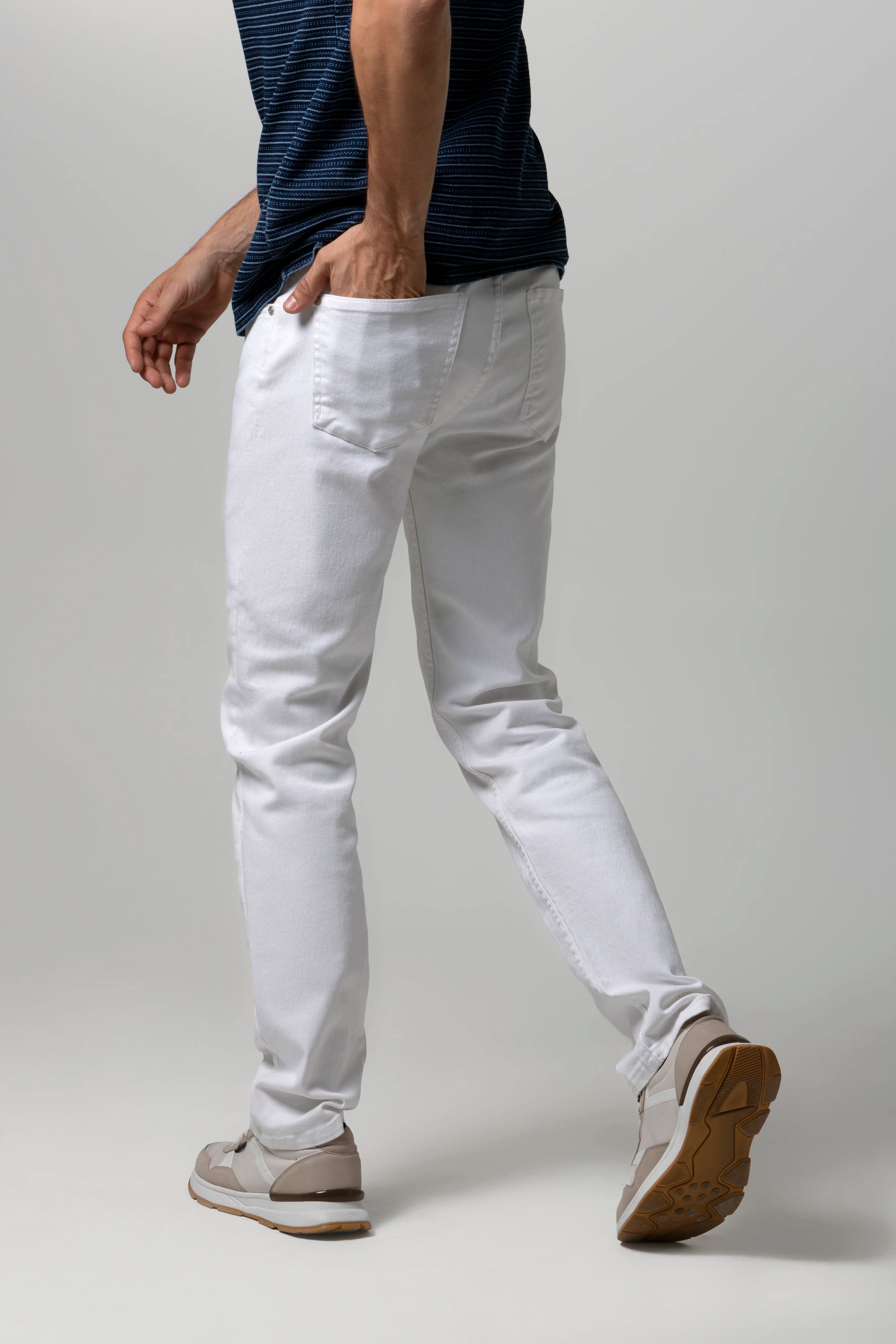 JEAN 5 BOLSILLOS COLOR BLANCO OPTICO
