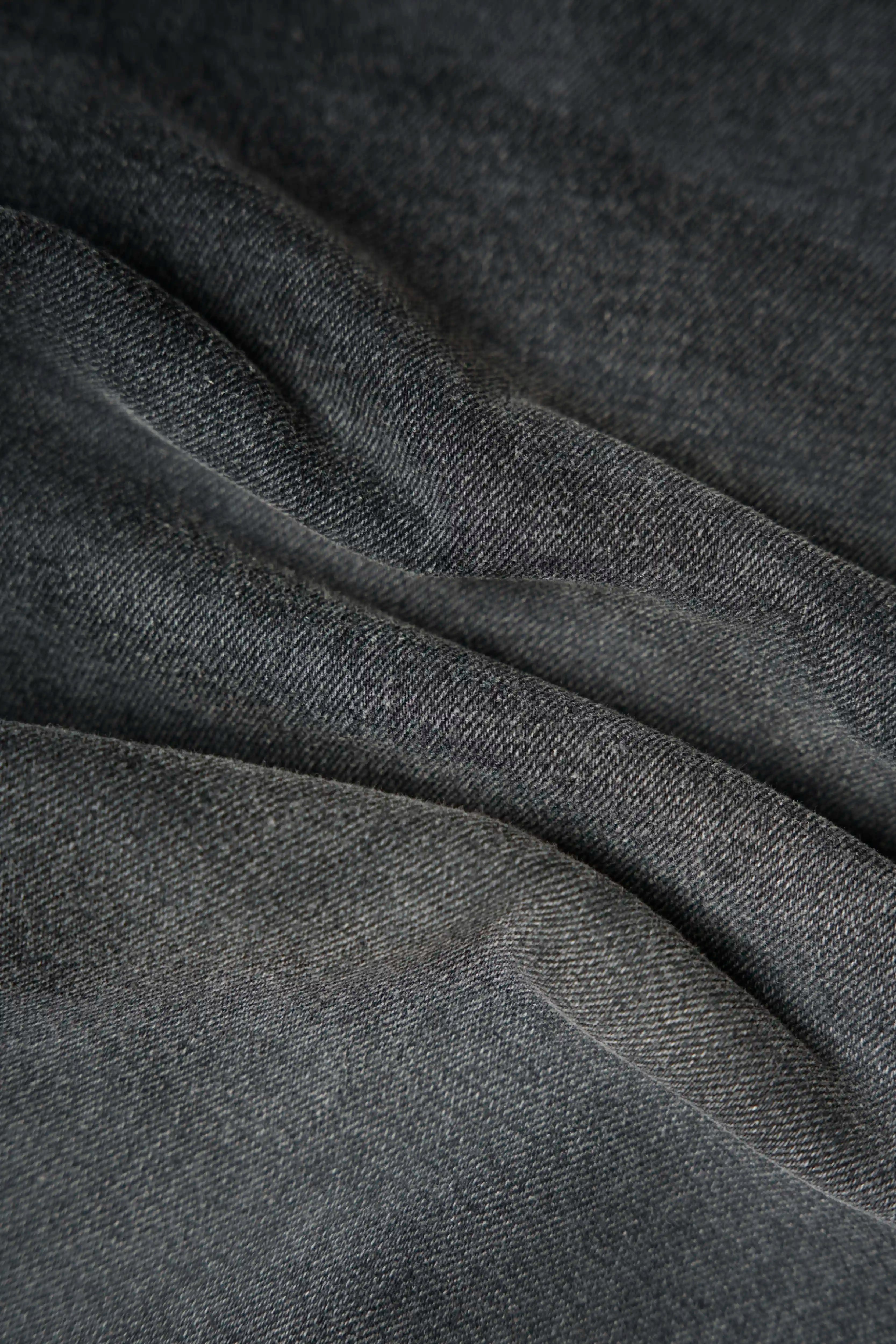 JEAN 5 BOLSILLOS COLOR GRIS OSCURO