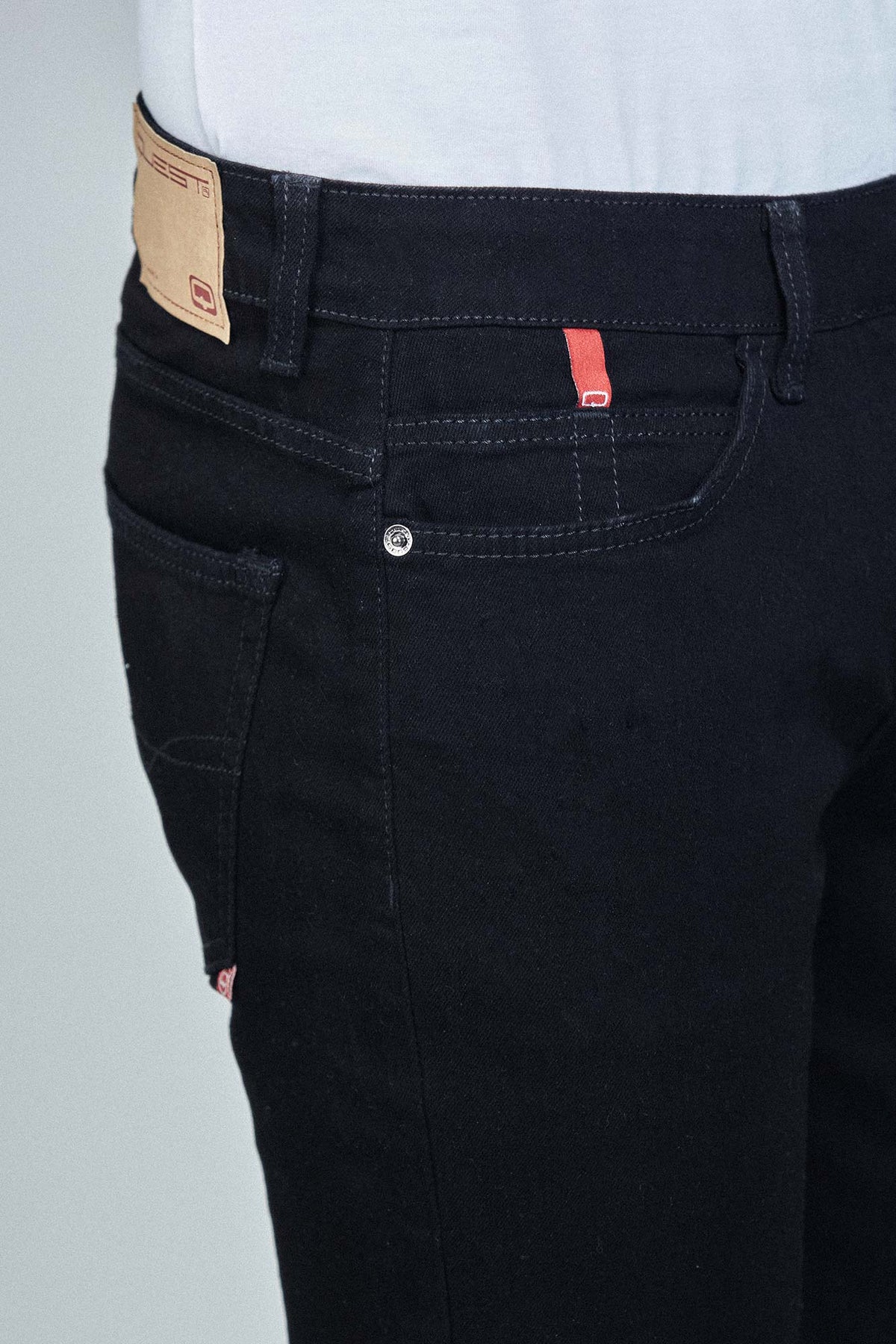 JEAN 5 BOLSILLOS COLOR NEGRO NEGRO