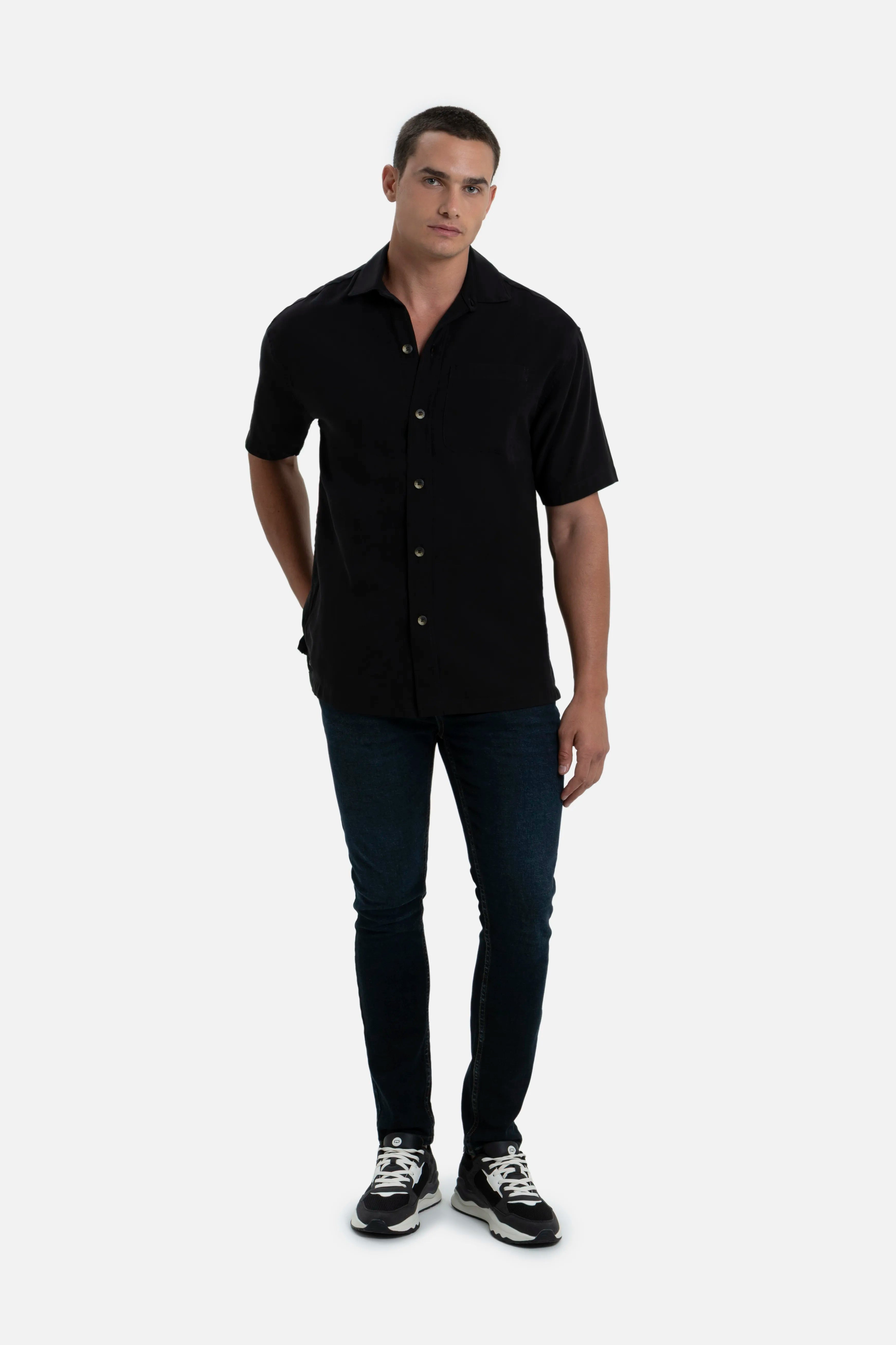 CAMISA MANGA CORTA COLOR NEGRO