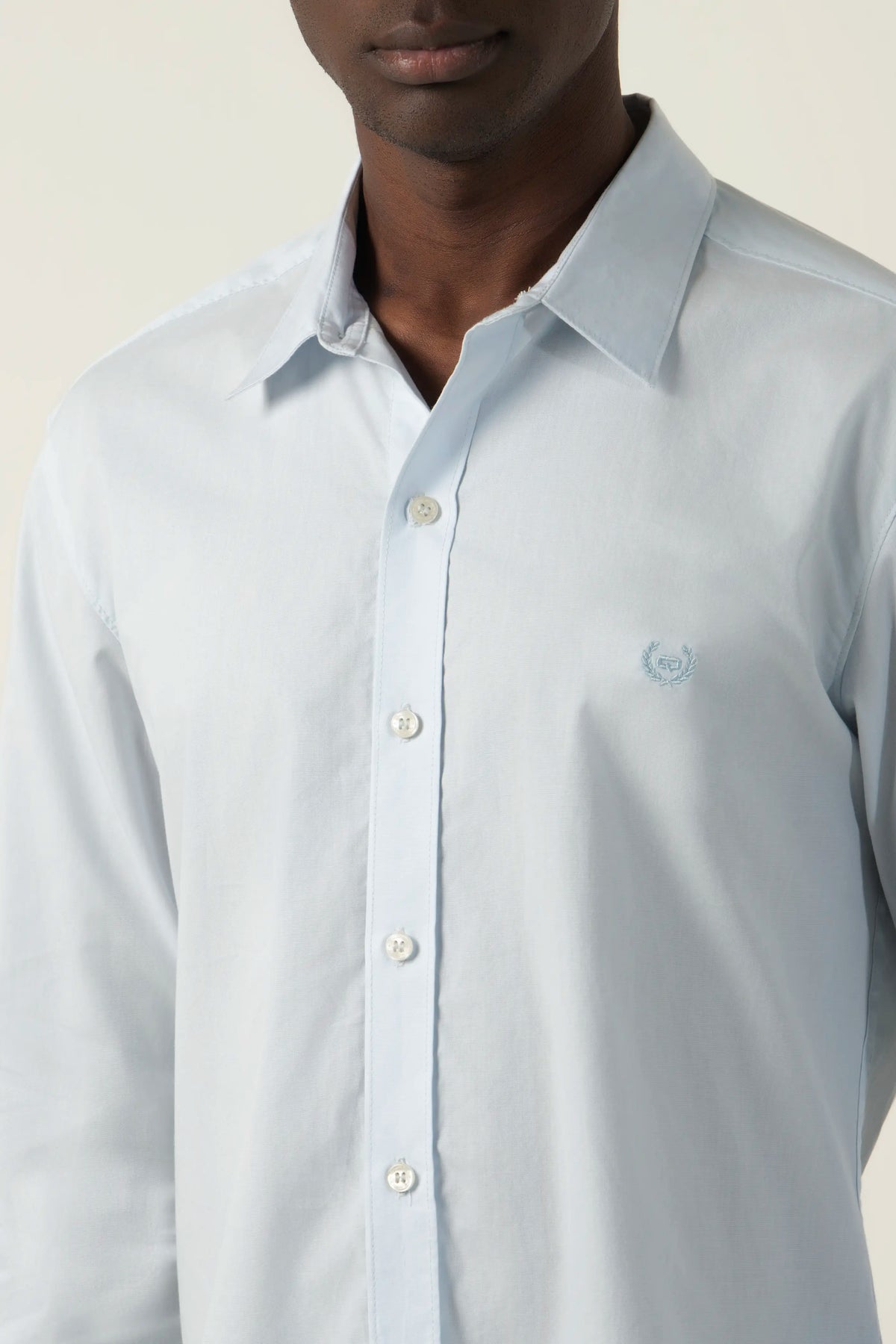 CAMISA MANGA LARGA COLOR AZUL CLARO