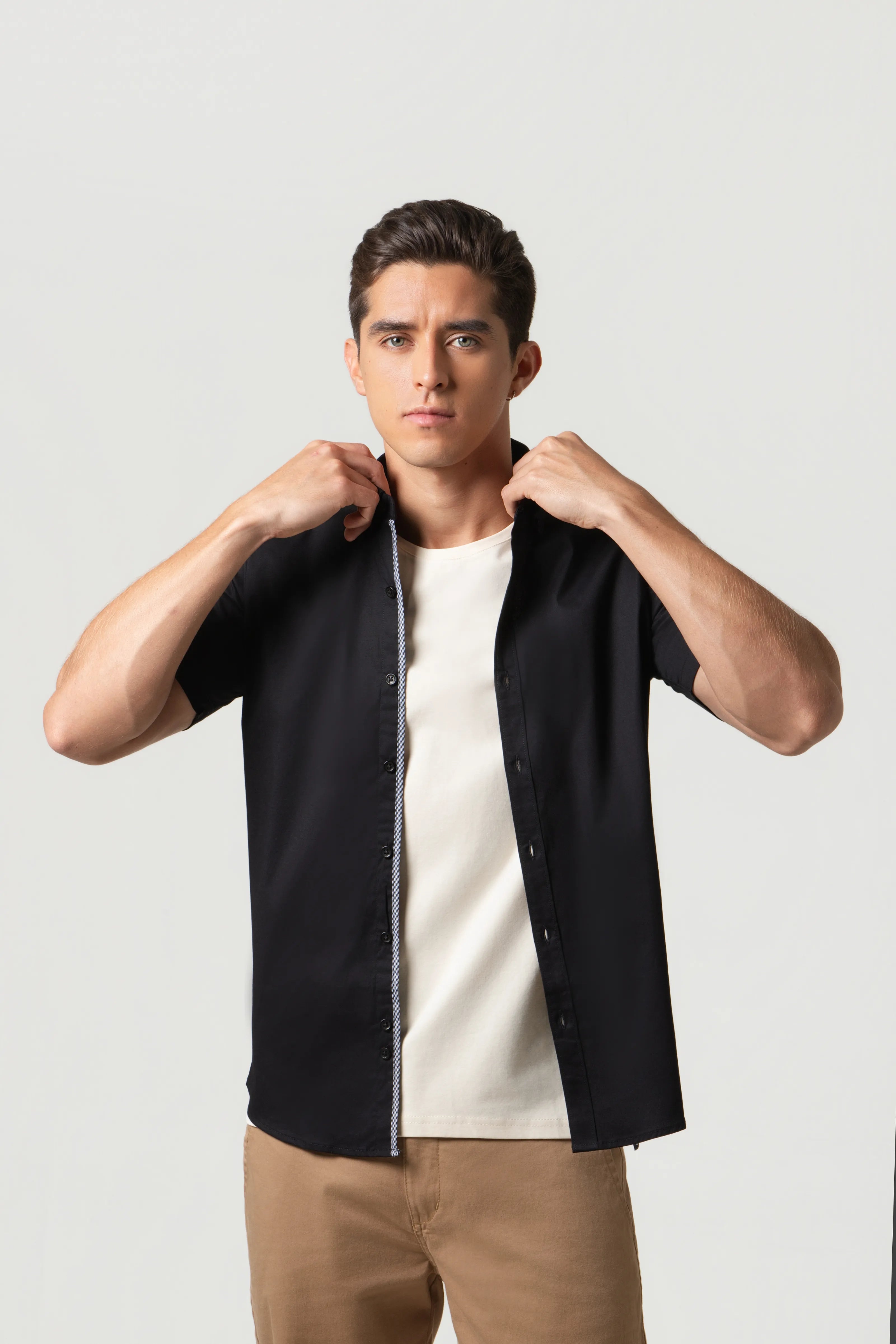 CAMISA SLIM MANGA CORTA COLOR NEGRO