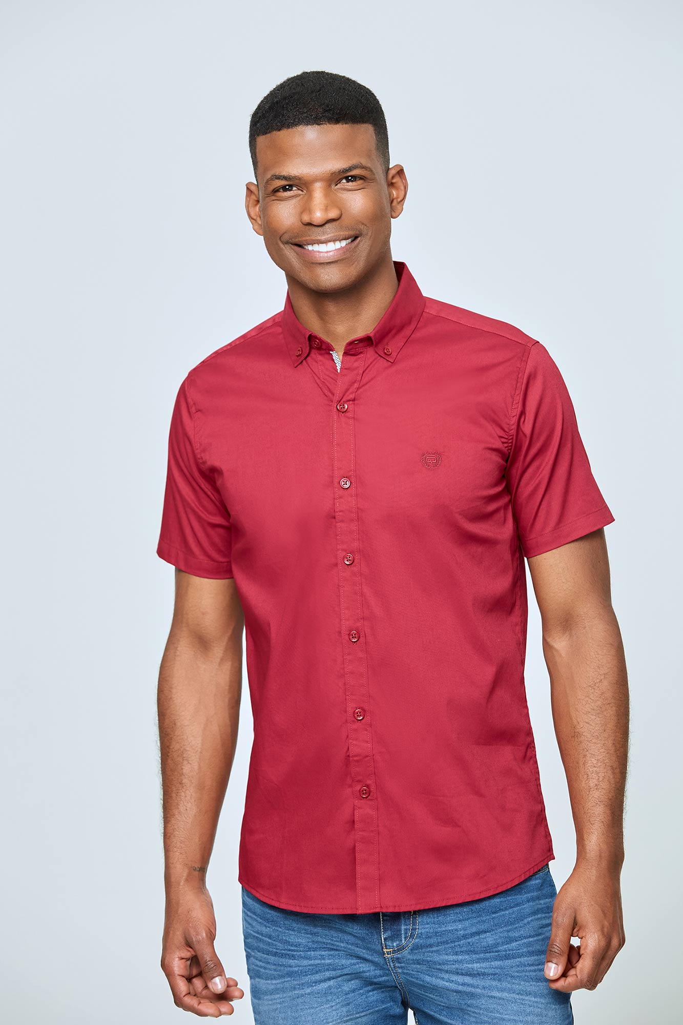 CAMISA SLIM MANGA CORTA COLOR VINOTINTO