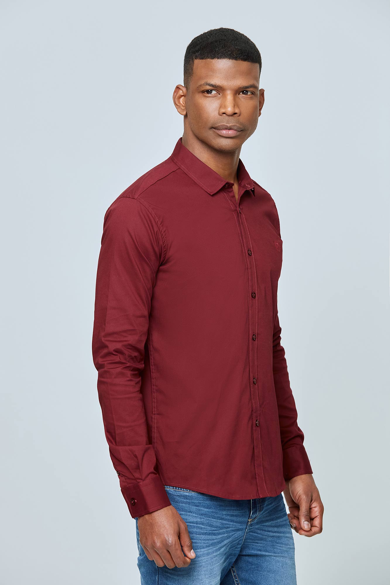 CAMISA SLIM MANGA LARGA COLOR VINOTINTO