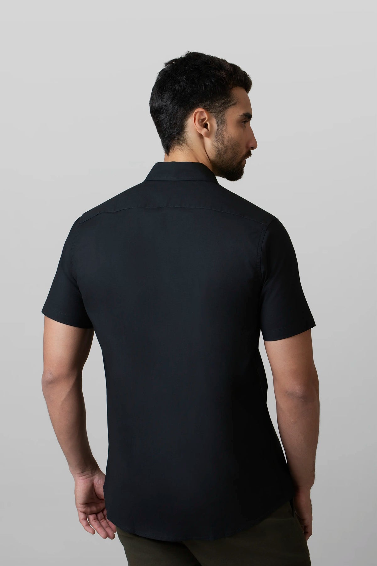 CAMISA MANGA CORTA COLOR NEGRO