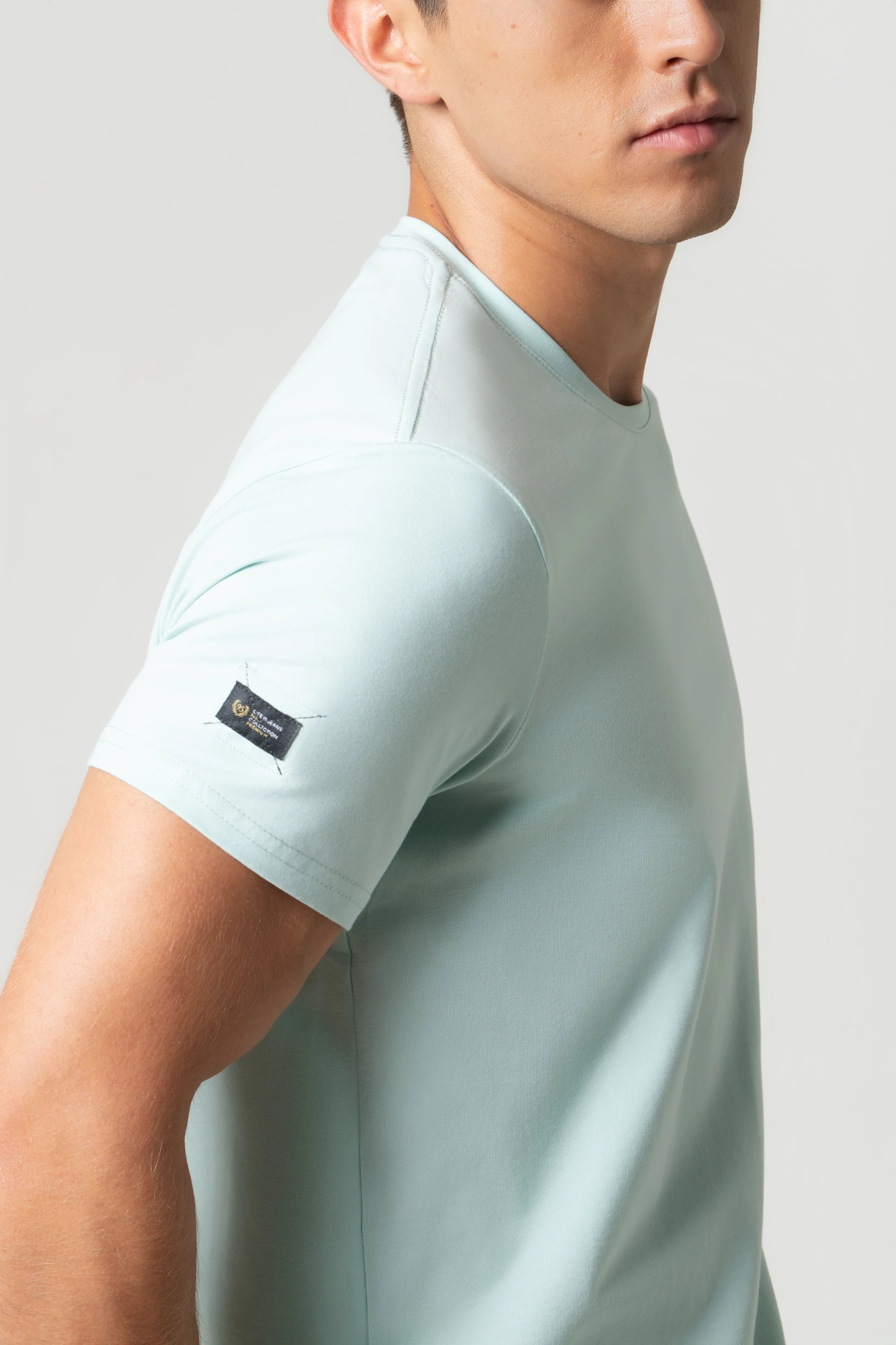 CAMISETA SLIM MANGA CORTA COLOR VERDE MENTA EMPOLVADO