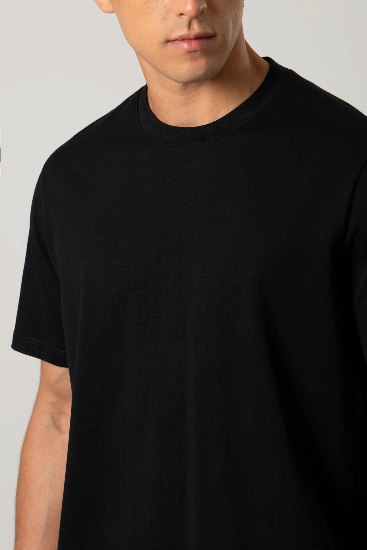 CAMISETA MANGA CORTA COLOR NEGRO