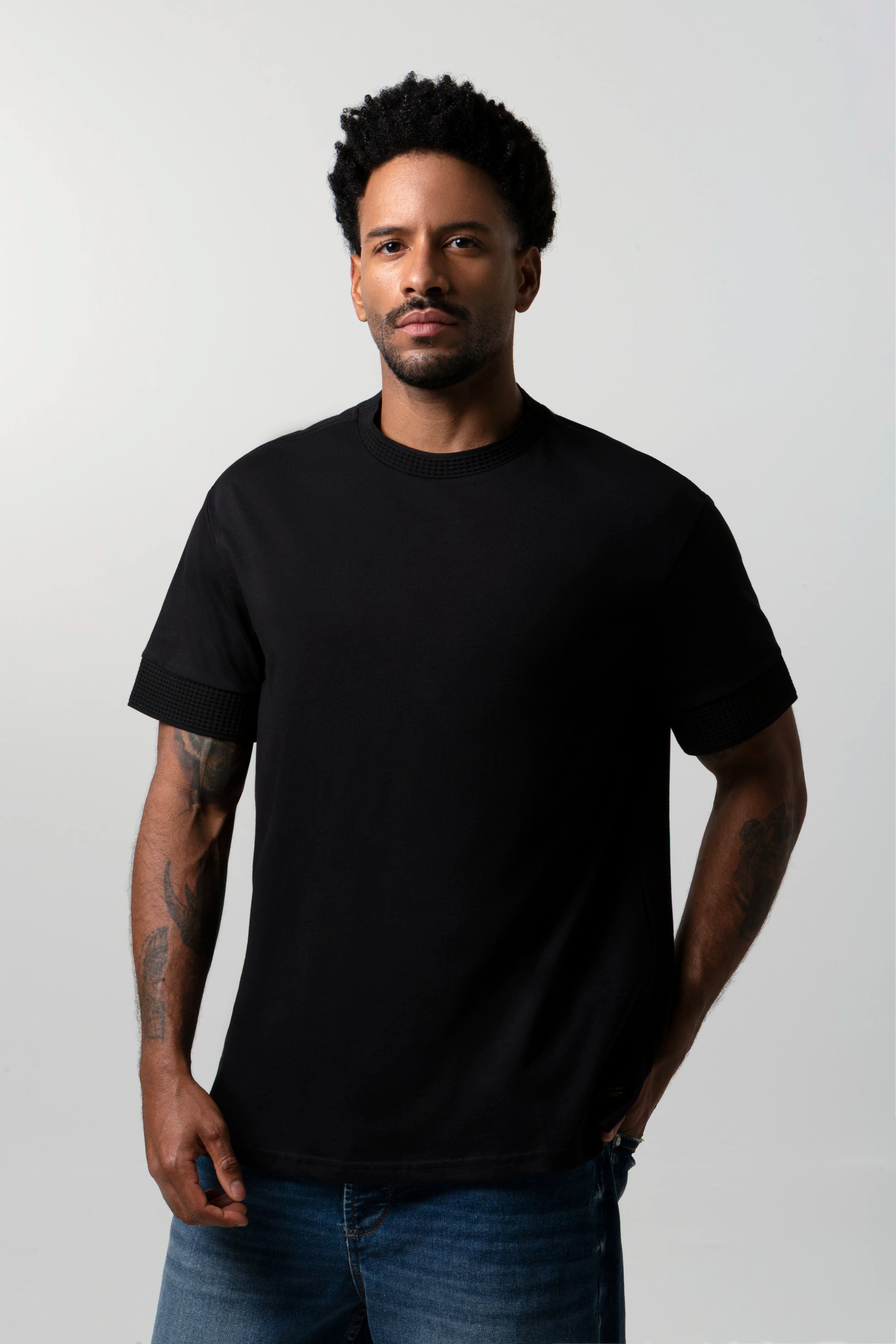 CAMISETA MANGA CORTA COLOR NEGRO