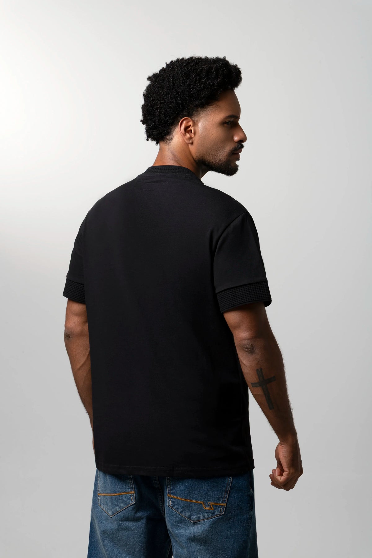 CAMISETA MANGA CORTA COLOR NEGRO