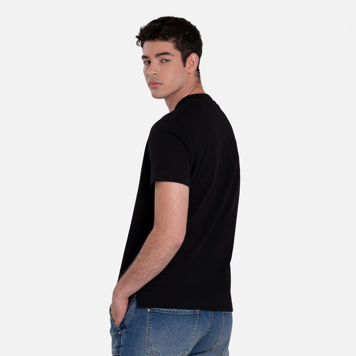 CAMISETA MANGA CORTA COLOR NEGRO