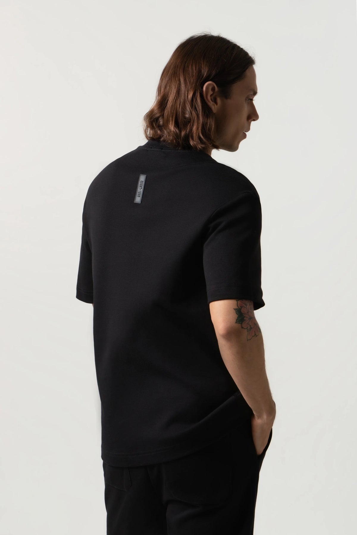 CAMISETA MANGA CORTA COLOR NEGRO