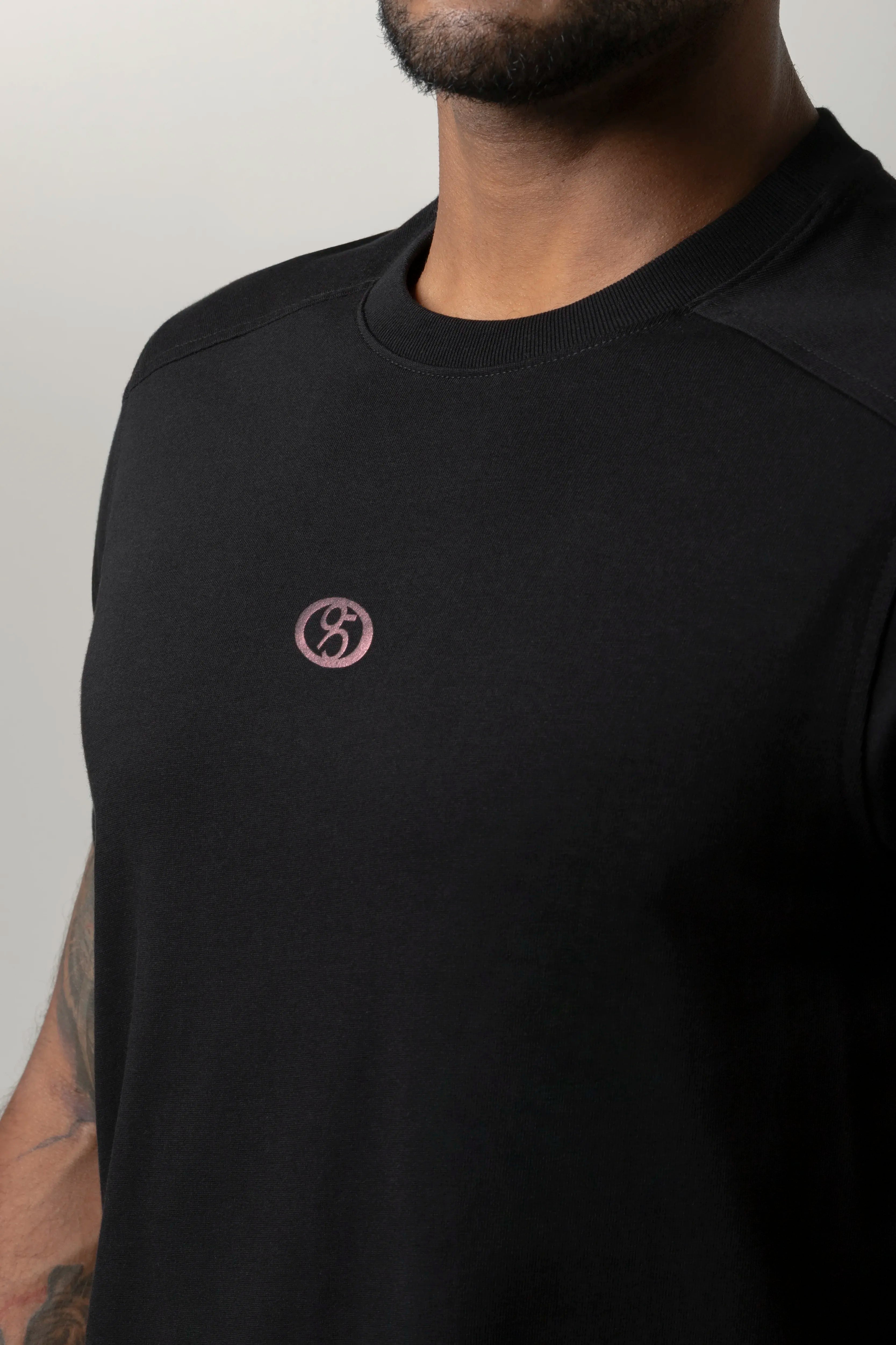 CAMISETA MANGA CORTA COLOR NEGRO