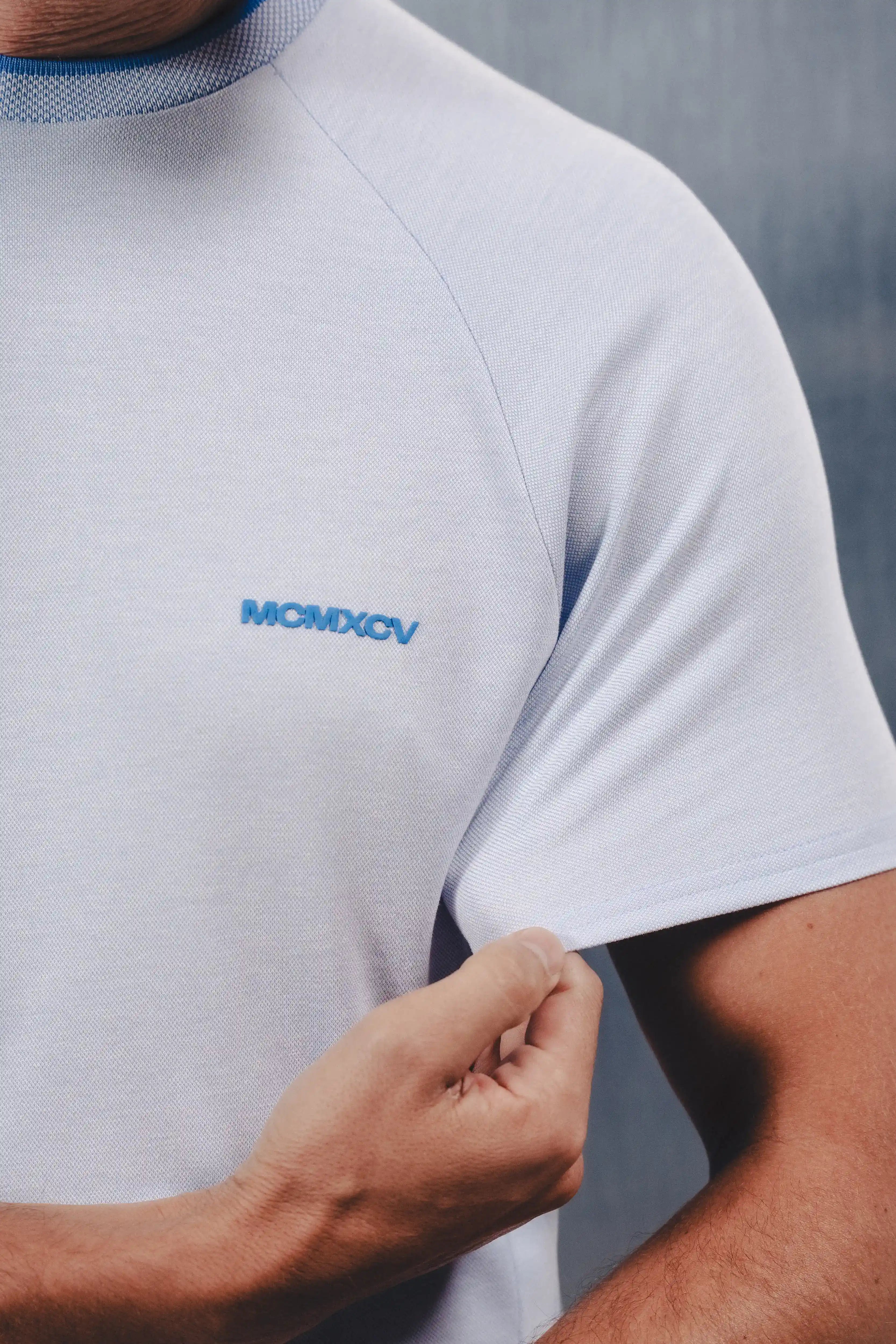CAMISETA MANGA CORTA COLOR BABY BLUE