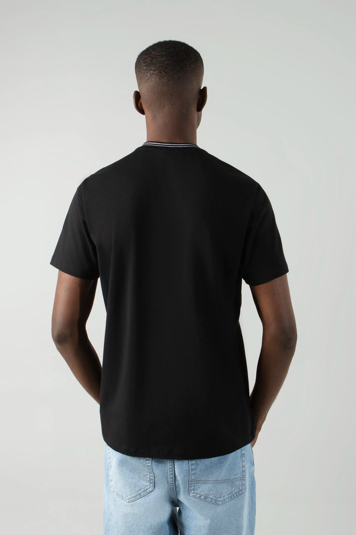 CAMISETA MANGA CORTA COLOR NEGRO
